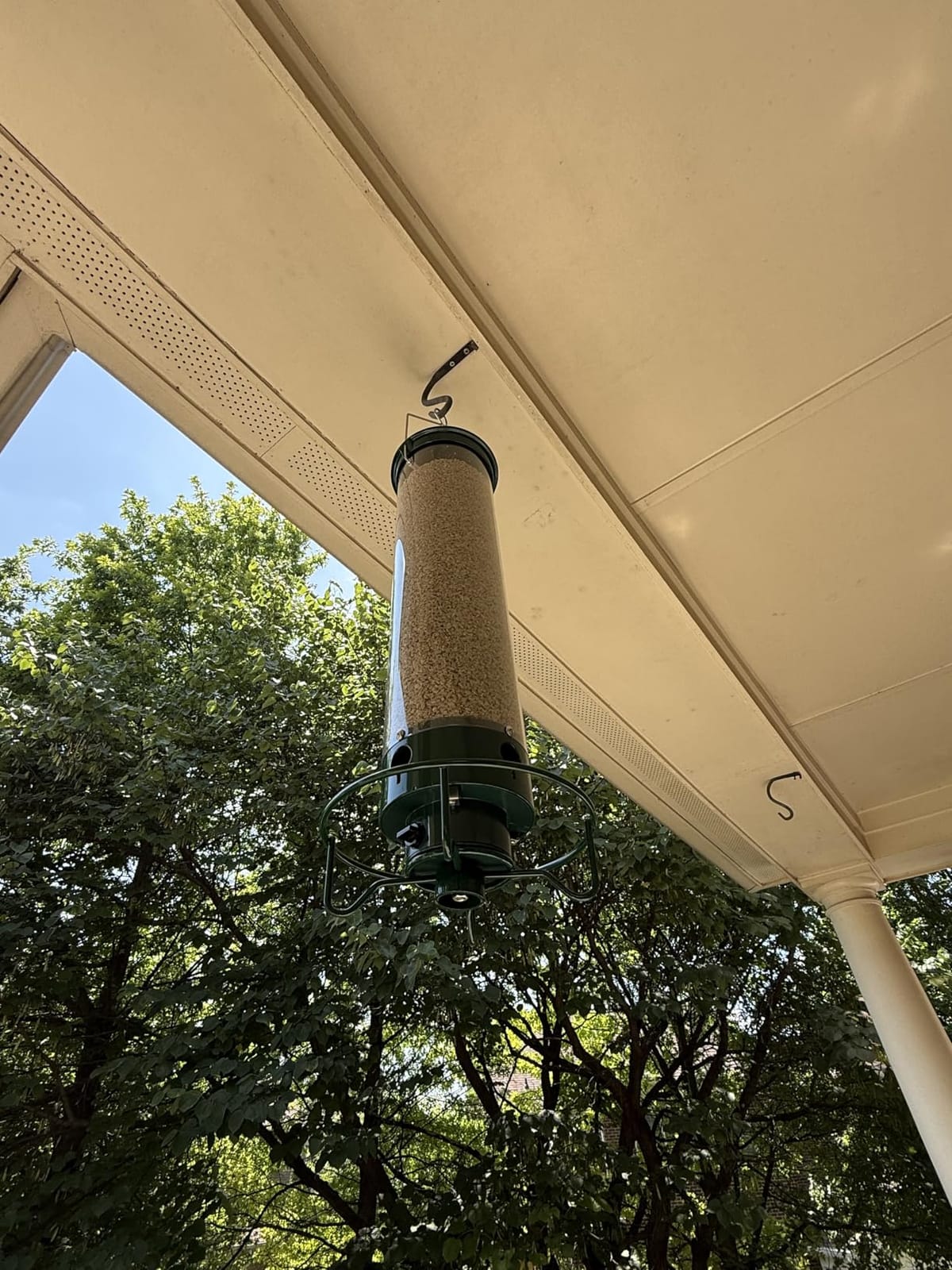 Droll Yankees Squirrel Proof Bird Feeder for Outdoors, 5 lb Seed Capacity | Rechargeable Weight-Activated Rotating Perch, Metal Base, UV-Stabilized Seed Tube, Hanging Bird Feeder, Green Yankee Flipper customer photo 1
