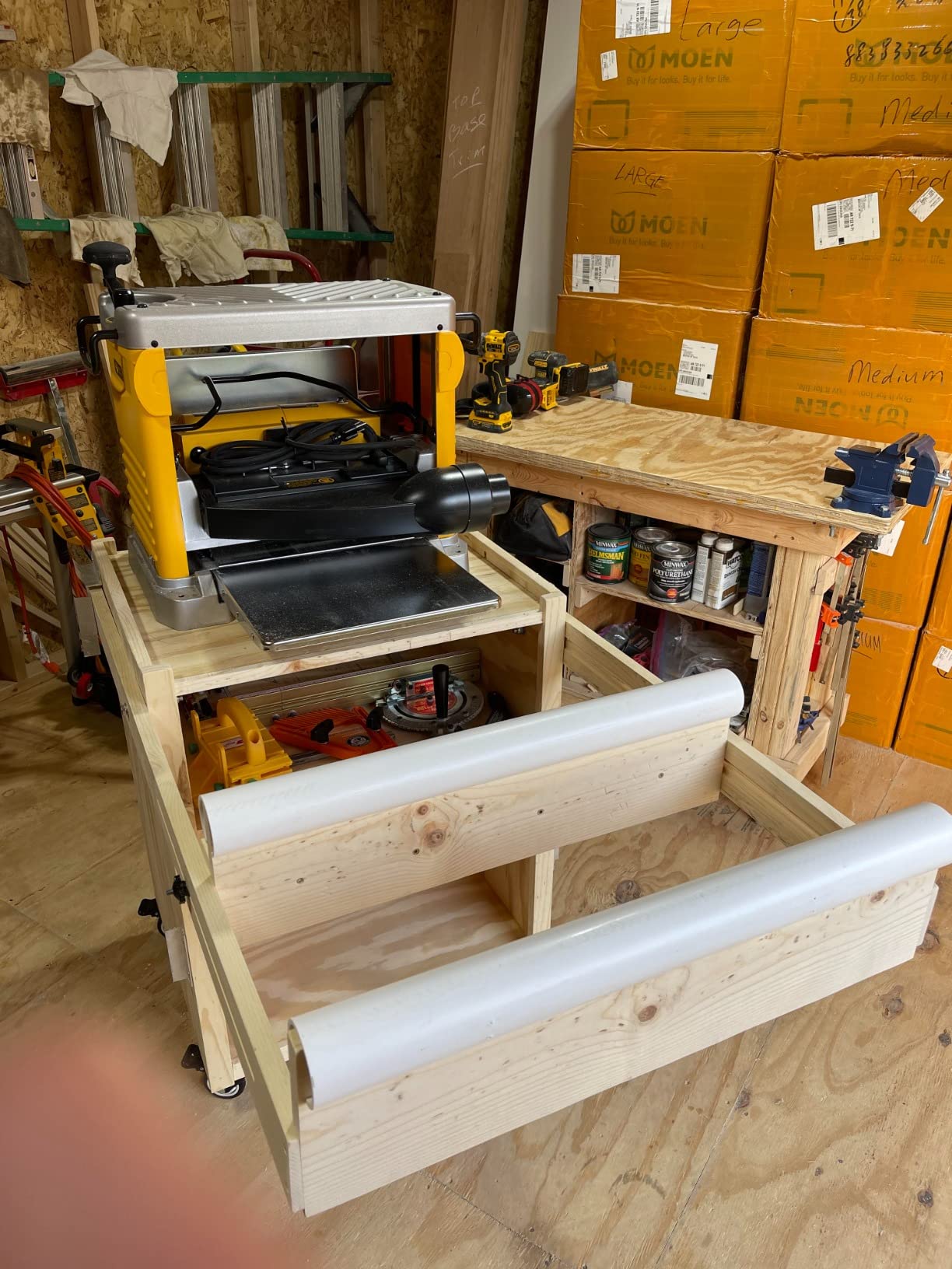 DEWALT Benchtop Planer, 15-Amp, 12-1/2-Inch, 3-Knife Cutter, 20,000 RPM, Corded (DW734) customer photo 2
