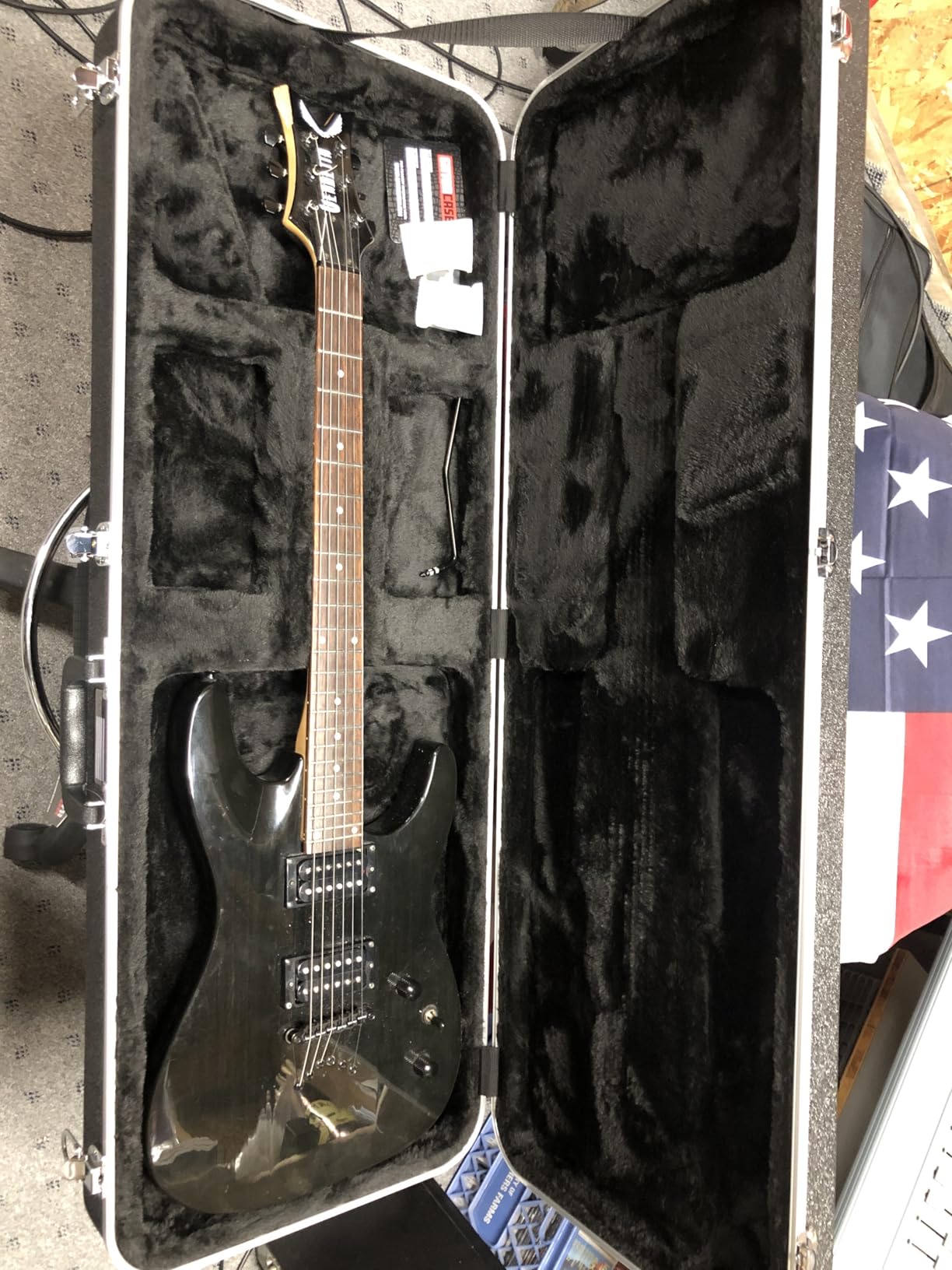 Gator Cases Deluxe Legacy Series Lightweight Deluxe ABS Molded Case for Standard Strat or Tele Style Guitars (GC-ELECTRIC-A) customer photo 1