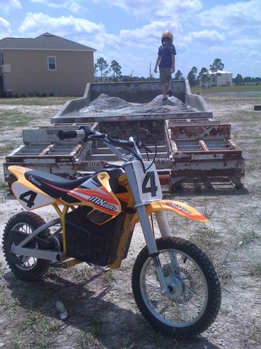 Razor MX650 Dirt Rocket Off-Road Motocross Bike - 36V Electric Ride-On, Up to 17 mph, Dual Suspension, Hand-Operated Dual Brakes, Twist Grip Throttle, Authentic Motocross Bike Geometry customer photo 2