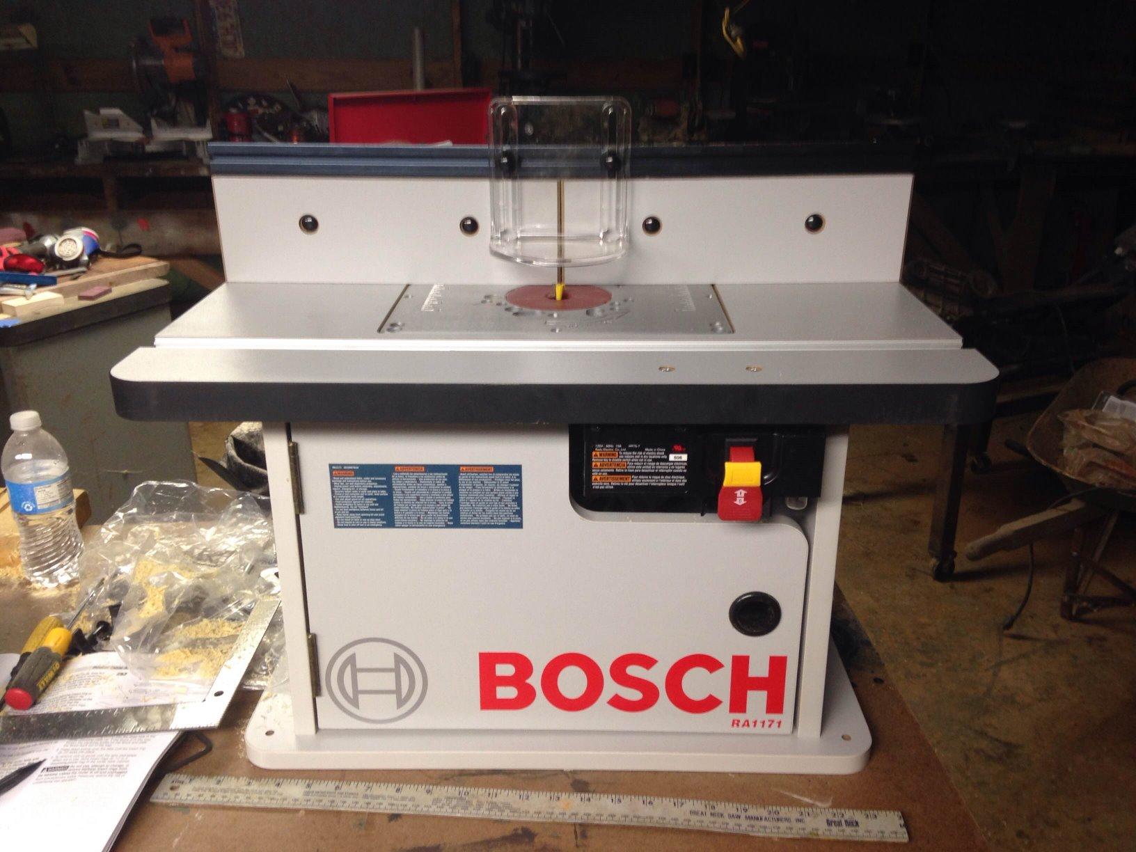BOSCH RA1171 25-1/2 in. x 15-7/8 in. Benchtop Laminated MDF Top Cabinet Style Router Table with 2 Dust Collection Ports customer photo 1