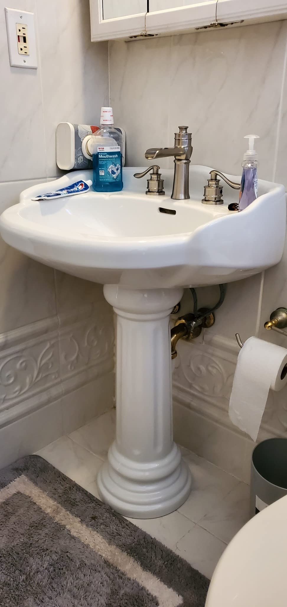 Barclay Victoria Pedestal Lavatory 8inches Widespread customer photo 1