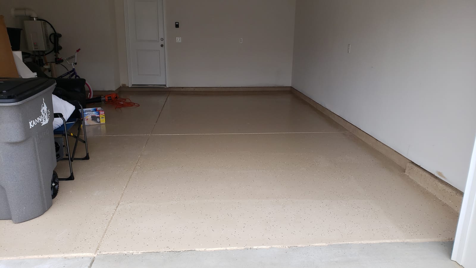 Rust-Oleum EpoxyShield Gloss Gray Garage Floor Coating Kit | 1 Car, Hot Tire And Chemical Resistant, Professional Finish customer photo 1