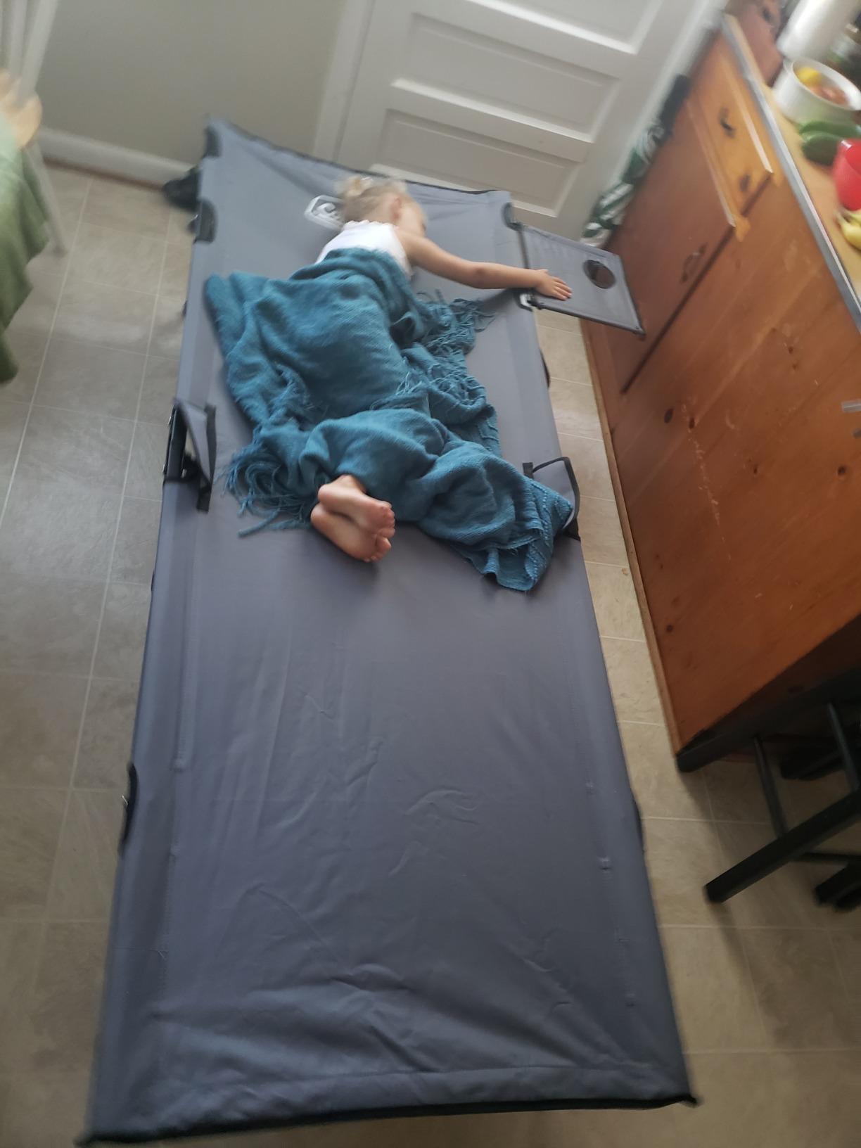 Coleman Pack-Away Big 'n Tall Camping Cot with Removable Side Table, Extra Wide Cot Fits Adults up to 6ft 6in or 300lbs, Carry Bag Included customer photo 2
