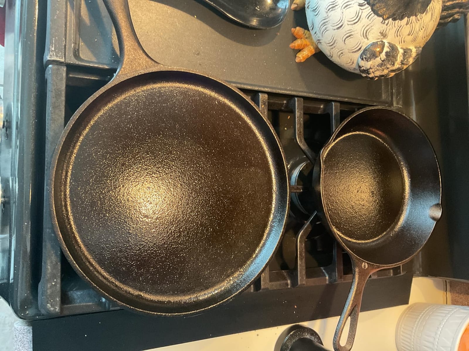 Lodge Cast Iron 5-Piece Set, PFAS-Free Pre-Seasoned Kitchen Set | Includes Skillets, Griddle & Dutch Oven for Non-Toxic Everyday Cooking, Made in USA customer photo 2