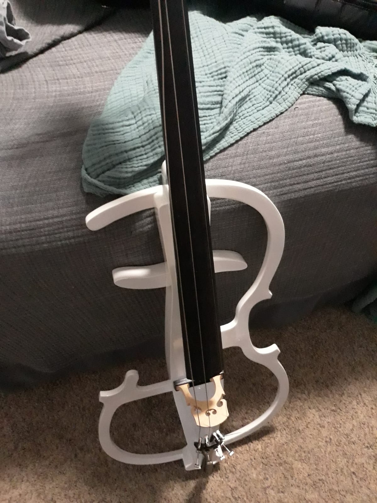 Cecilio 4/4 Silent Electric Cello with Ebony Fittings, Pearl White customer photo 2
