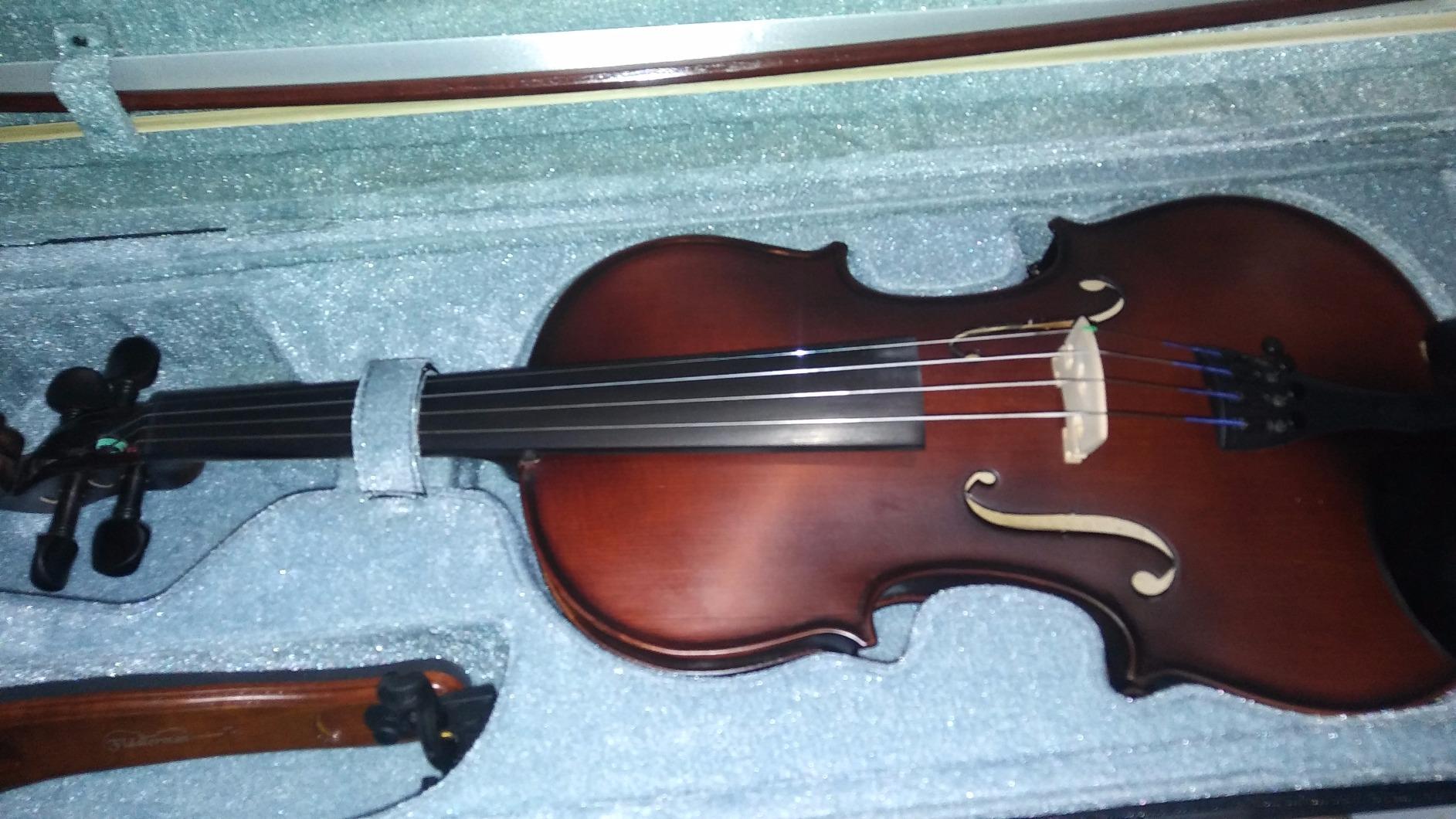 Bunnel Pupil Violin Outfit 4/4 Full Size Clearance By Kennedy Violins - Carrying Case and Accessories Included - Solid Maple Wood and Ebony Fittings RB300 customer photo 2