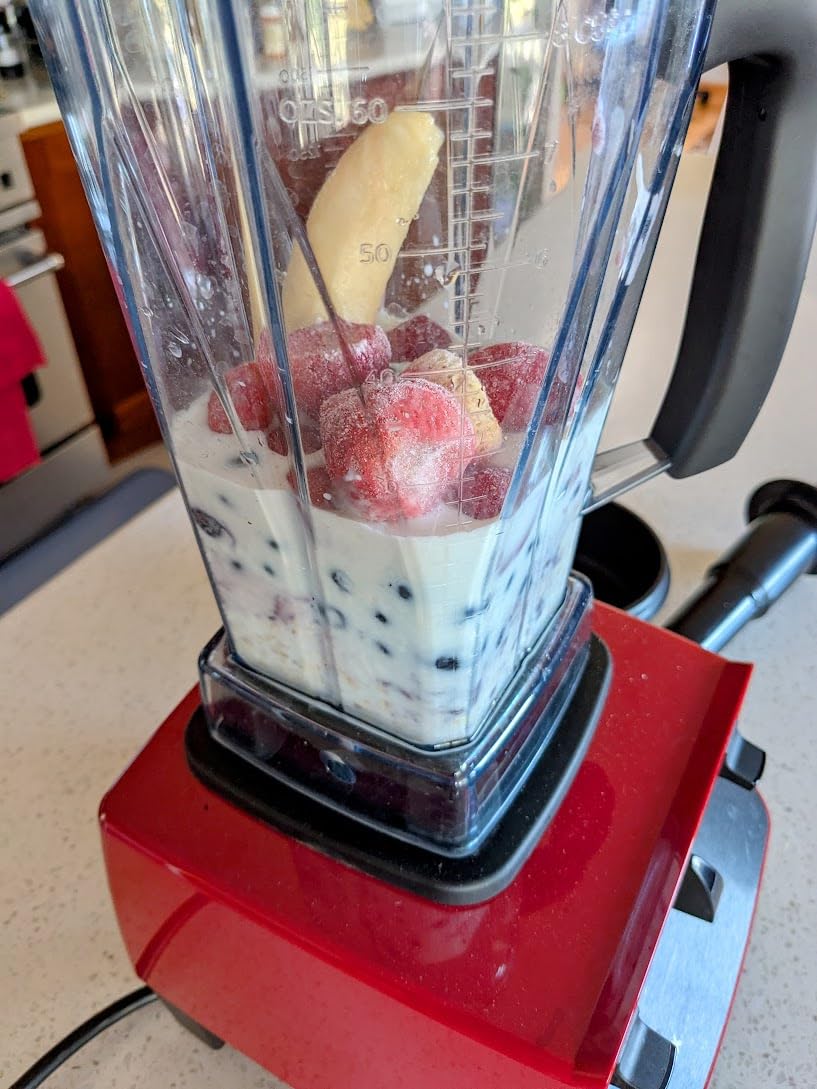 Vitamix 5200 Blender, Professional-Grade Blender for Smoothies, Soups, Ice Cream and More, 64 Oz Container, Black customer photo 1