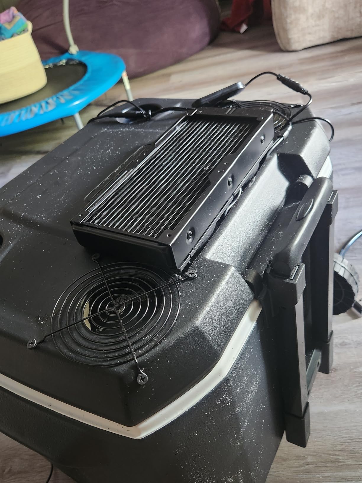 Coleman Xtreme Rolling Cooler with Wheels, Extra-Walled Insulation Keeps Ice up to 5 Days, Portable Wheeled Hard Chiller customer photo 1