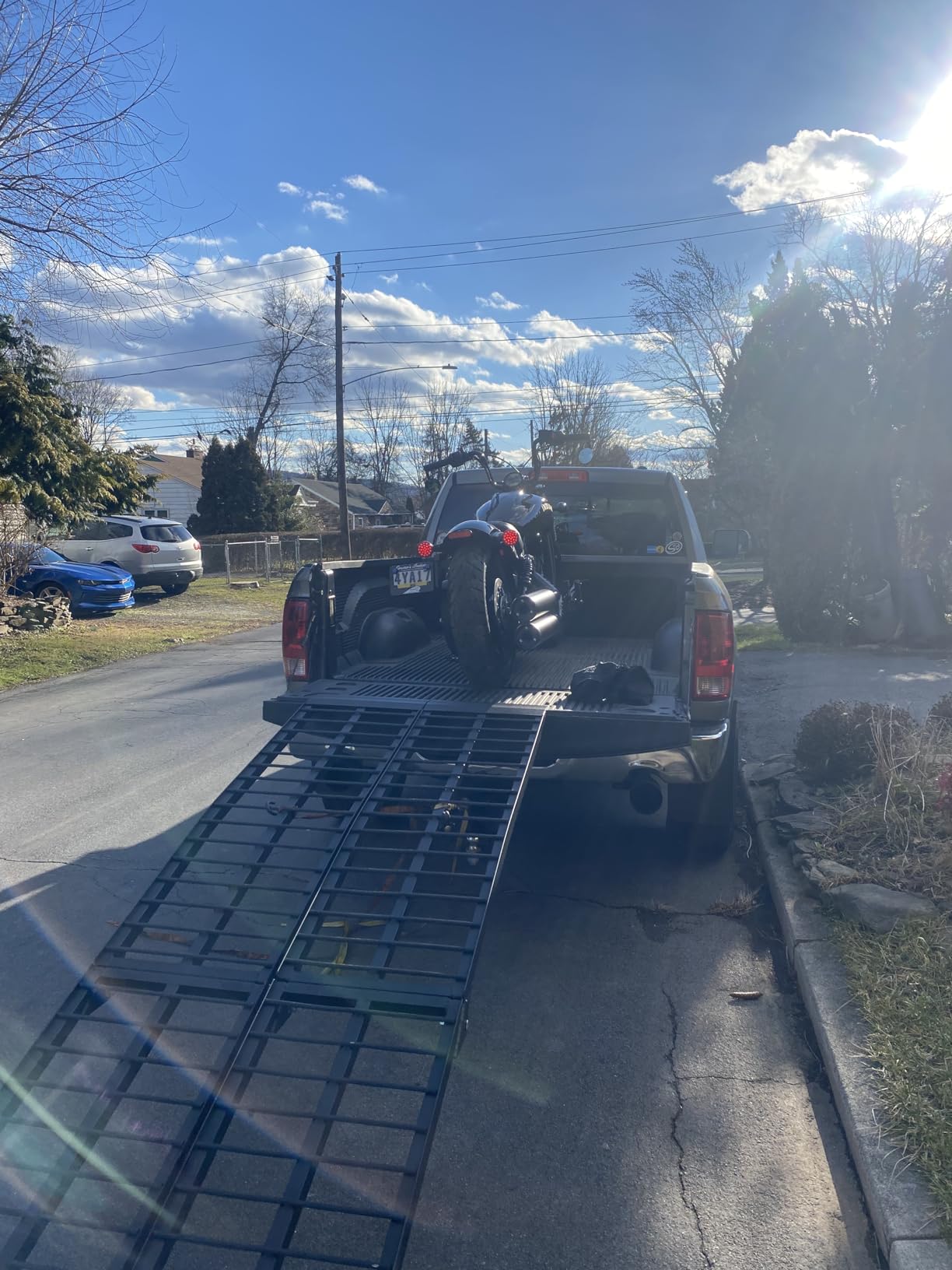 Titan Ramps 10 Foot Folding Motorcylce Loading Ramp, Arched Aluminum Design, Portable and Heavy Duty with 800 Pound Weight Capacity, Black customer photo 2