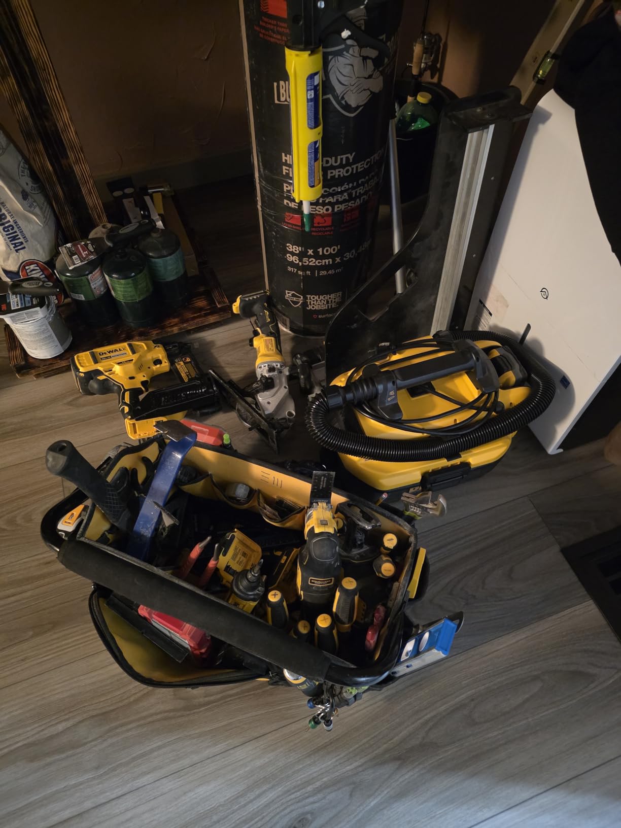 DEWALT 20V MAX Shop Vacuum Wet and Dry, Shop Vac 2 Gallon, Cordless and Corded Wet Dry Vacuum Cleaner, Wide Nozzle, Hepa Filter, Tool Only (DCV581H) customer photo 2