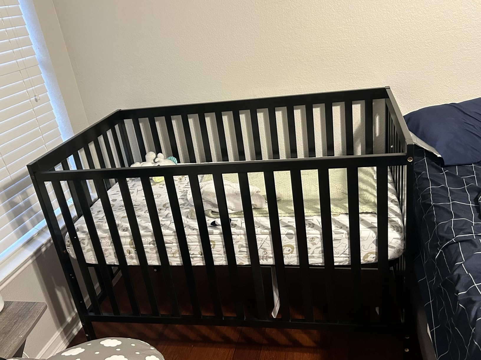Dream On Me Synergy 5-in-1 Convertible Full Size Baby Crib, GREENGUARD Gold | BSA Verified, ASTM & CPSC Tested, 3-Position Mattress Support, Converts to Toddler, Day and Full Size Bed, 50 Lb, White customer photo 1