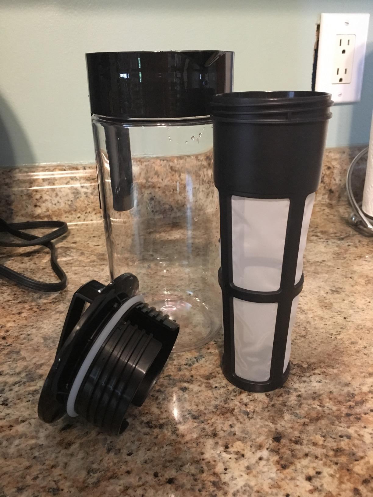 Takeya Deluxe Cold Brew Coffee Maker - 1 Quart/Black, BPA-Free Tritan Pitcher with Airtight Leakproof Lid, Silicone Grip Handle, Fine-Mesh Filter - Shatter-Proof, Dishwasher Safe, Made in USA customer photo 2