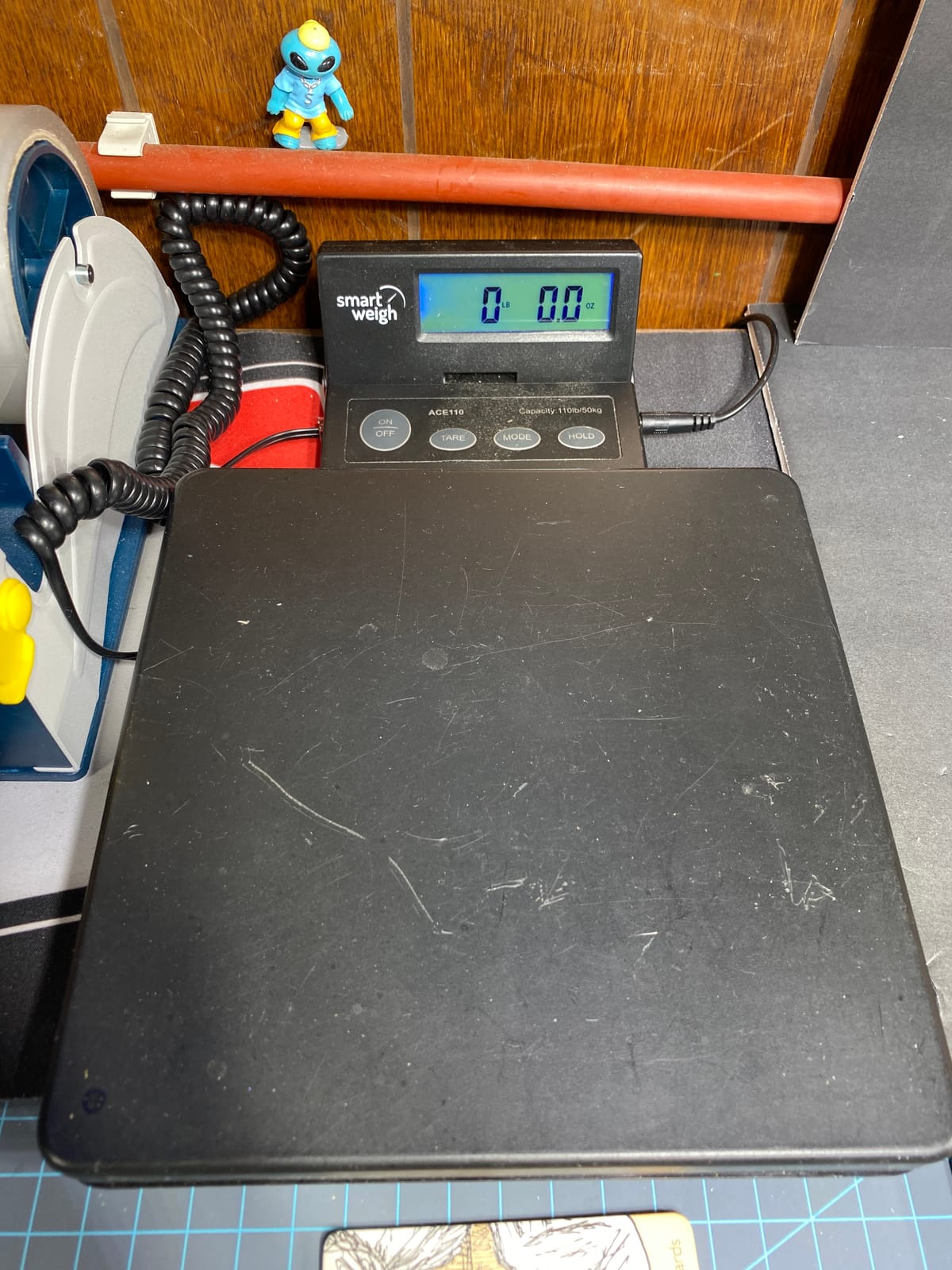 Smart Weigh Shipping & Postal Scale, 110 lb (50 kg) x 0.1 oz, Wall-Mount customer photo 1