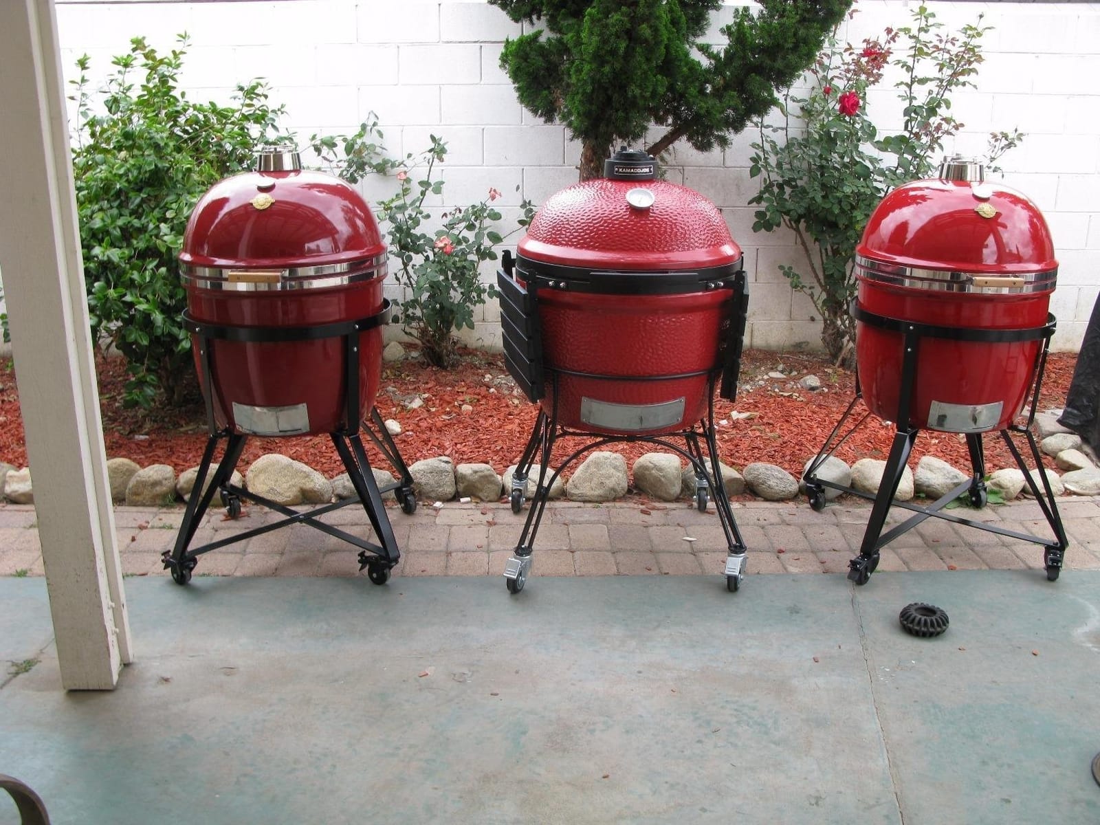 Kamado Joe Big Joe Series I 24-inch Ceramic Charcoal Grill and Smoker with Cart, Side Shelves, Stainless Steel Grates and 450 Cooking Square Inches in Red, Model BJ24Rh customer photo 1