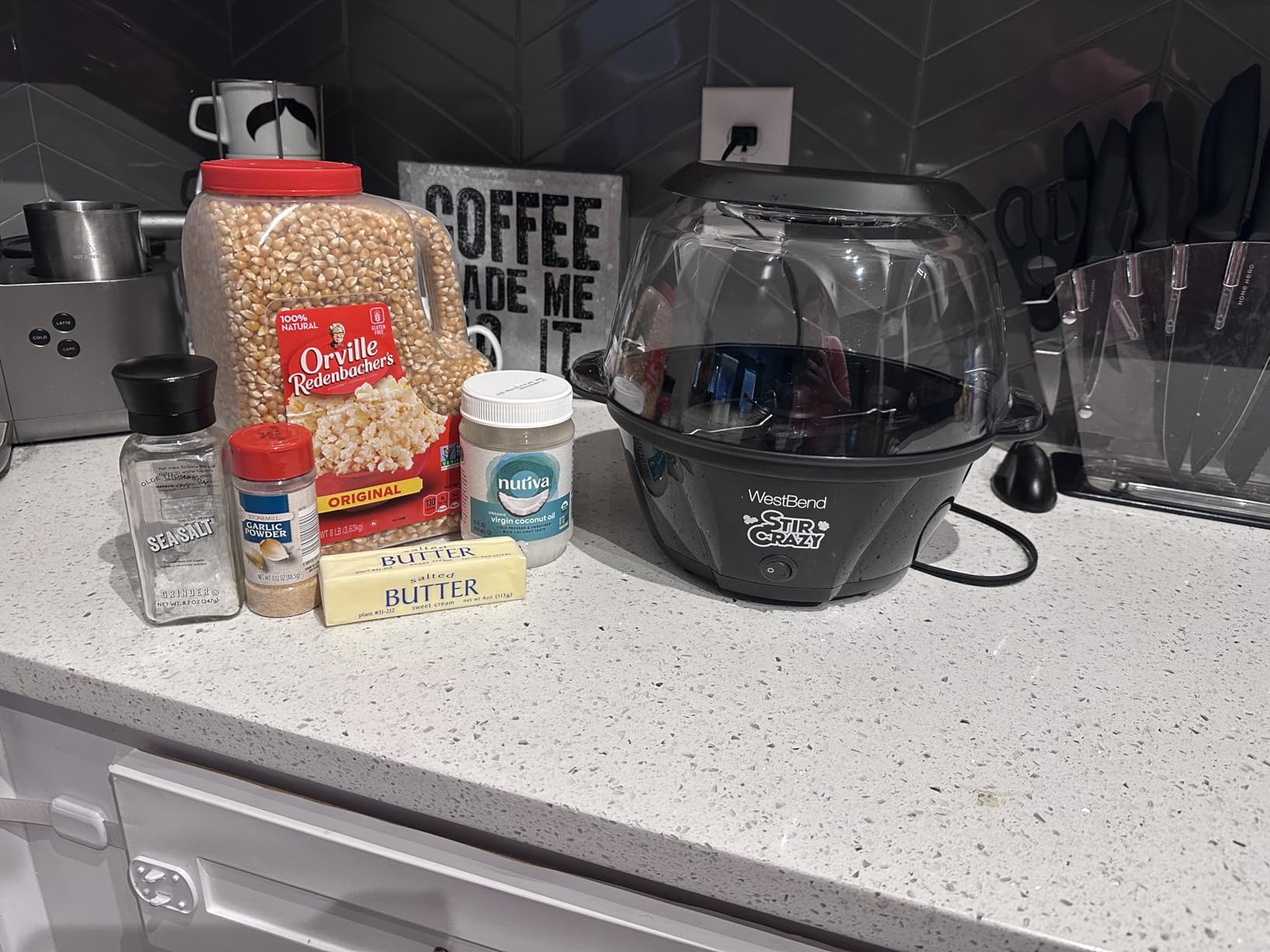 West Bend Stir Crazy Hot Oil Popcorn Popper, Popcorn Maker Machine with Large Serving Bowl Lid and Stirring Rod, 6-Quart, Red customer photo 1