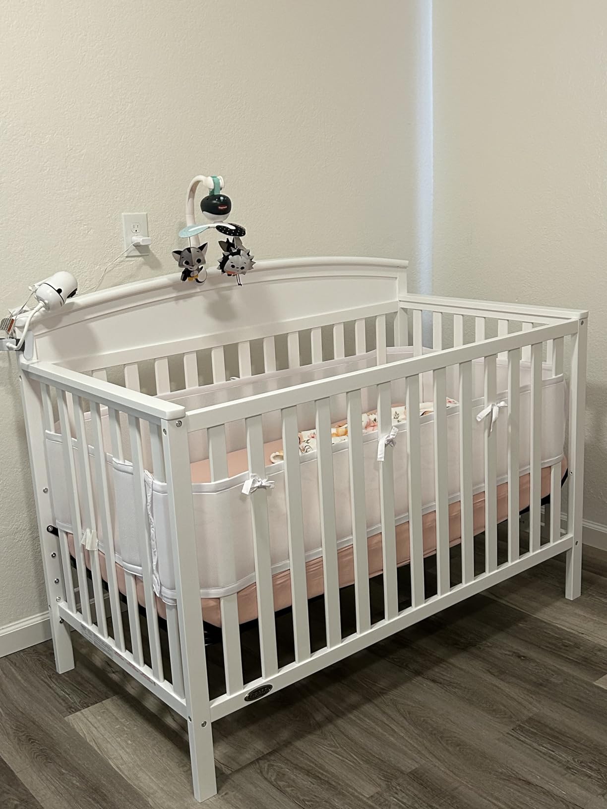 Graco Benton 5-in-1 Convertible Crib, White | GREENGUARD Gold Certified, Converts from Baby Crib to Toddler Bed, Daybed and Full-Size Bed, Fits Standard Baby Crib Mattress customer photo 1