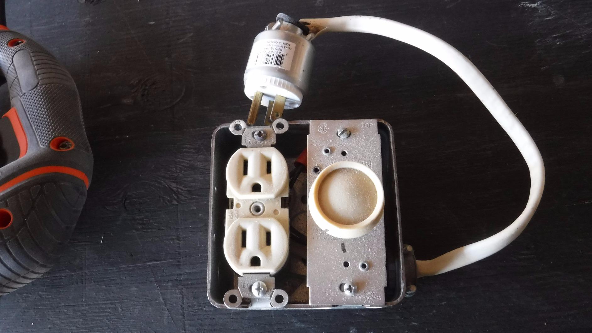 BLACK+DECKER Jig Saw, 5-Amp, 3,000 Blade Speed, 45 Degree Beveled Cuts, Corded (BDEJS600C) customer photo 1