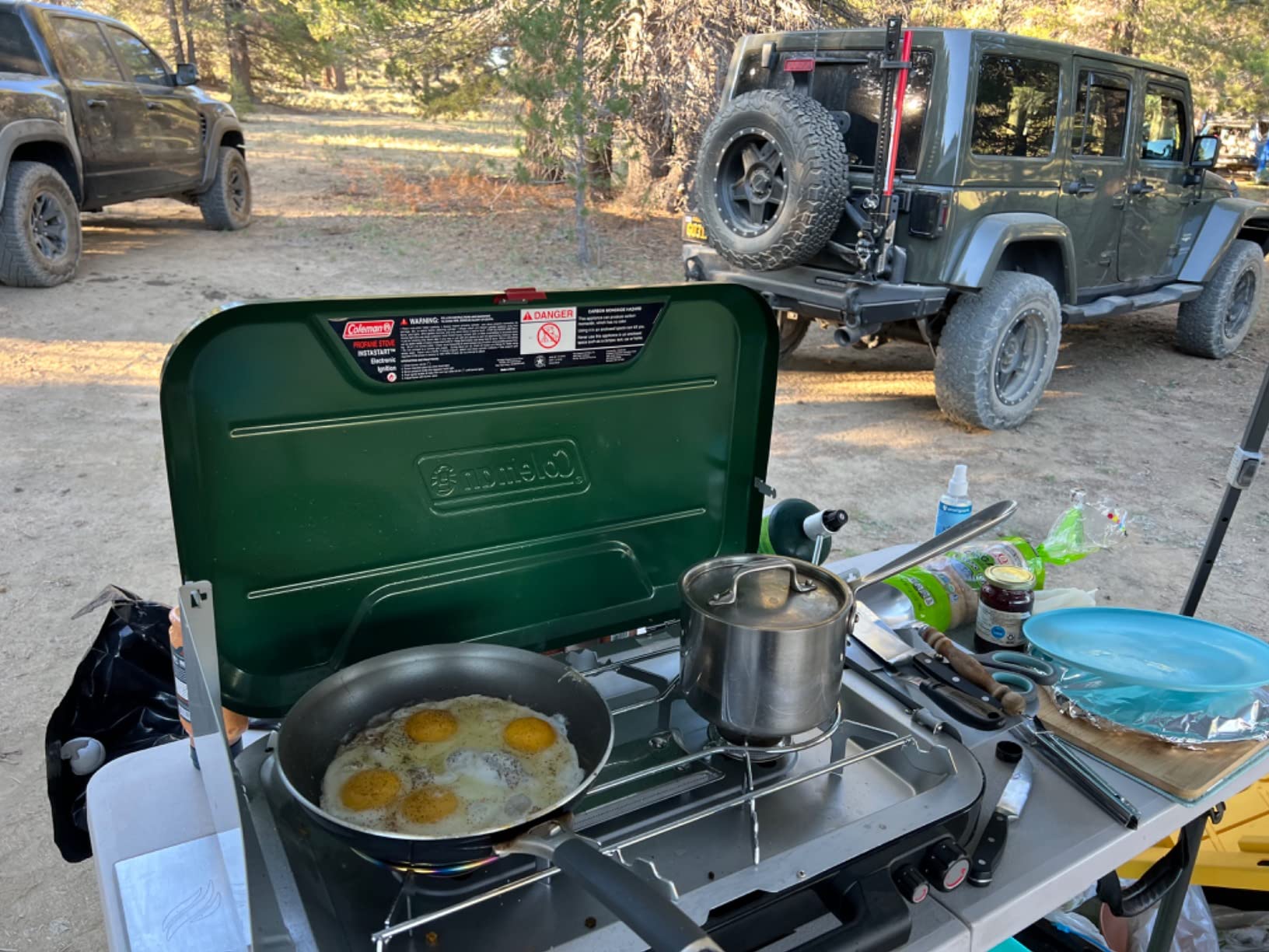 Coleman Classic 3-Burner Propane Camping Stove with InstaStart Ignition, Portable Cooktop with 3 Adjustable Burners & 28,000 BTUs of Power for Camping, Tailgating, Grilling, Hunting & More customer photo 1