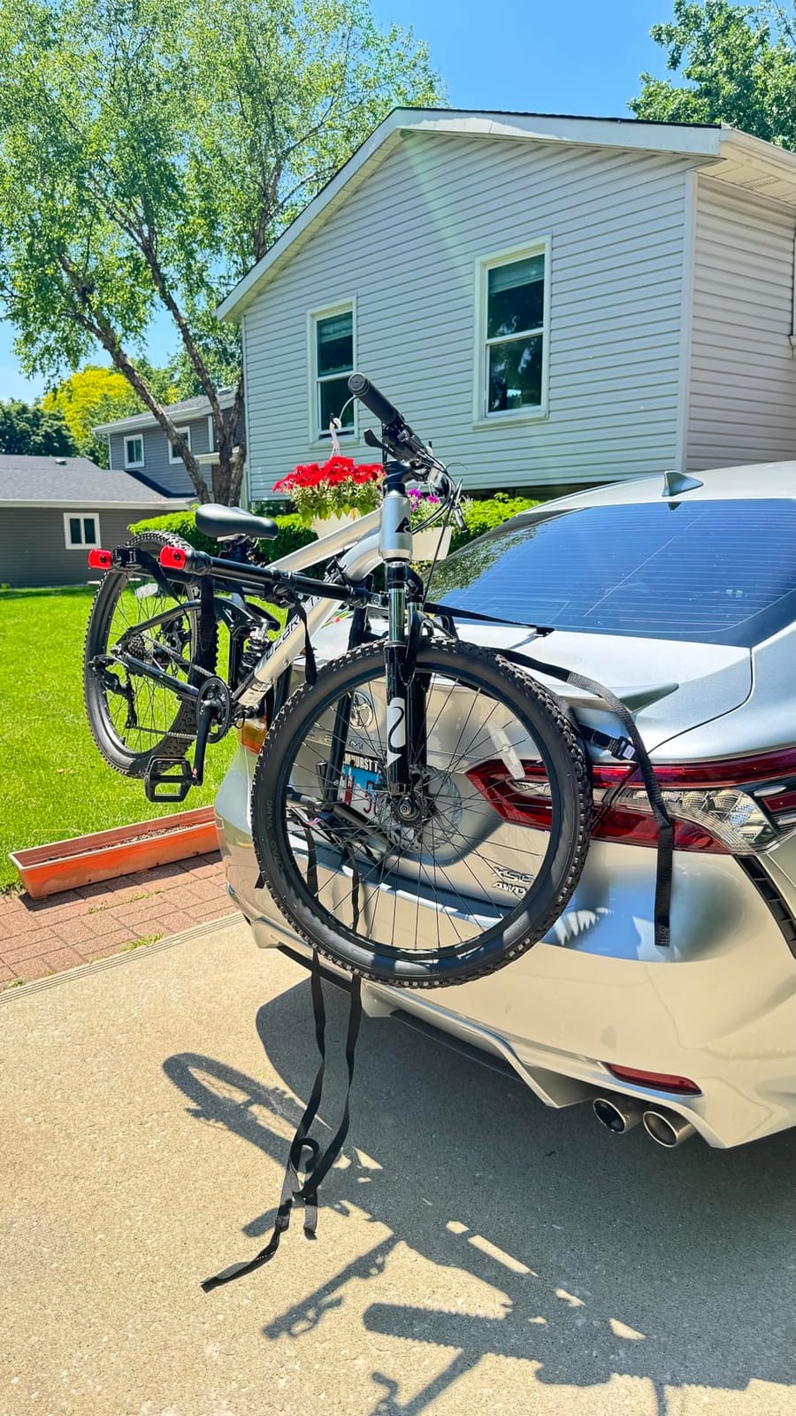 Allen Sports Deluxe 2-Bike Trunk Mount Rack, Model 102DN-R, Black customer photo 1