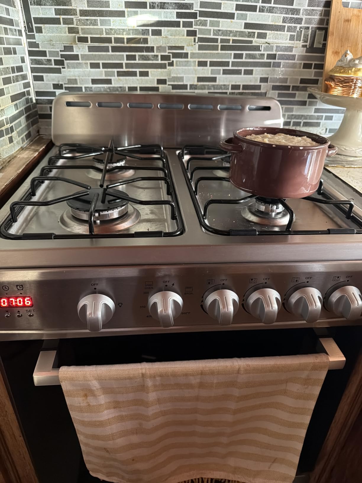 Avanti Compact Gas Range Oven 24-Inch with 4 Sealed Burners Automatic Electronic Ignition Large 2.6 cu.ft. Oven Storage Drawer Glass Door and Oven Light, Stainless Steel customer photo 1