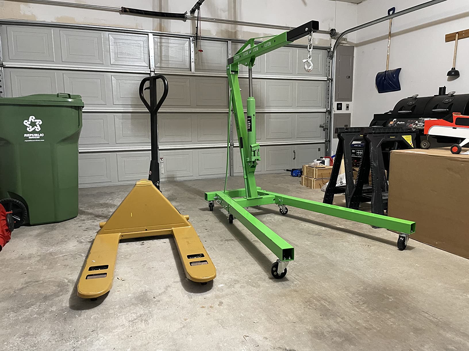OEMTOOLS 24830 Engine Hoist 2 Ton, Foldable Cherry Picker Shop Crane, 4 Engine Lift, Removes and Transports Engines, Adjustable Boom, 6 Solid Steel Caster Wheels, Industrial Shop Equipment customer photo 1