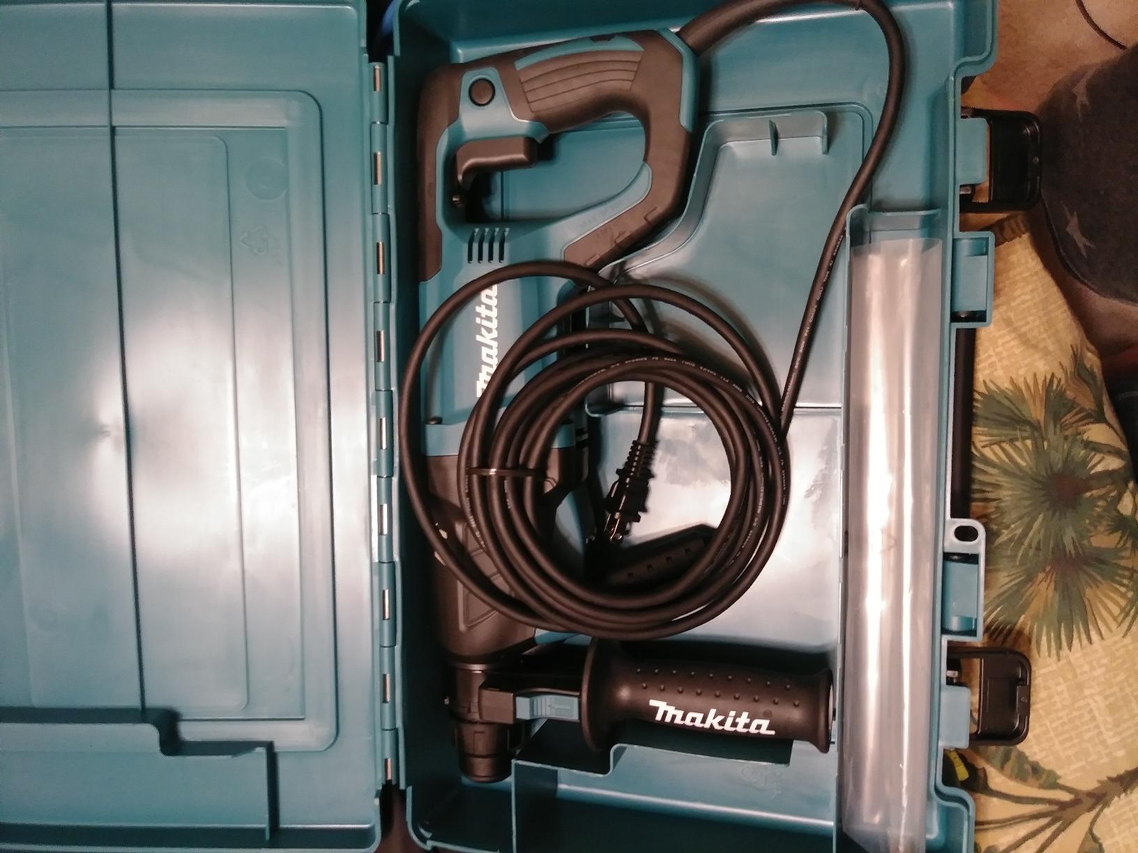 Makita HR2641X1 SDS-PLUS 3-Mode Variable Speed AVT Rotary Hammer with Case and 4-1/2