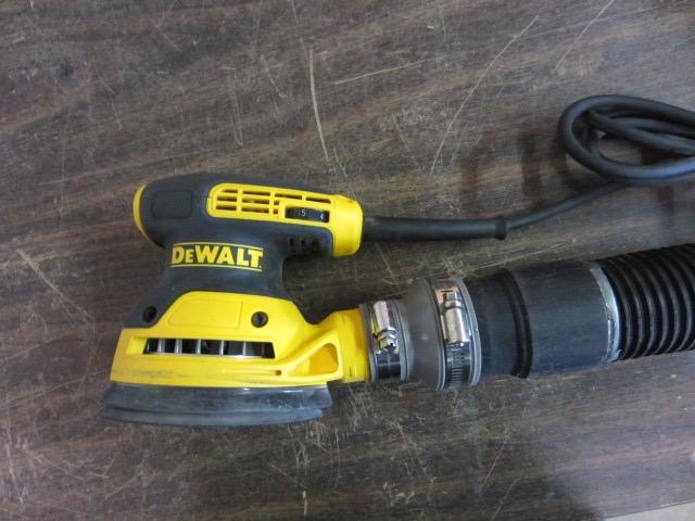 DEWALT Orbital Sander Kit, 5-Inch, Variable Speed (DWE6423K) customer photo 1