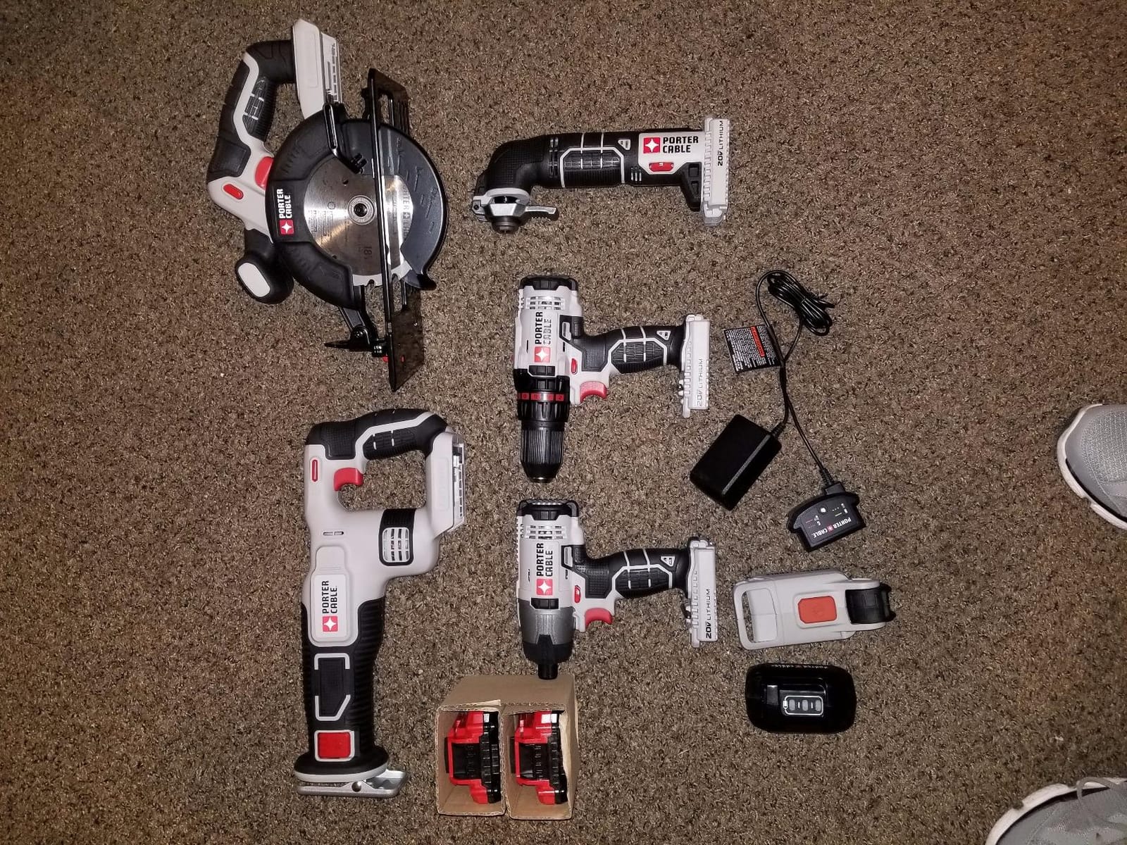 PORTER-CABLE 20V MAX* 6 Tools Combo Kit Cordless Drill Set, Impact Driver, Circular Saw, Reciprocating Saw, Oscillating Tool, Cutting Blade, Flashlight and USB Charger (PCCK617L6) customer photo 1