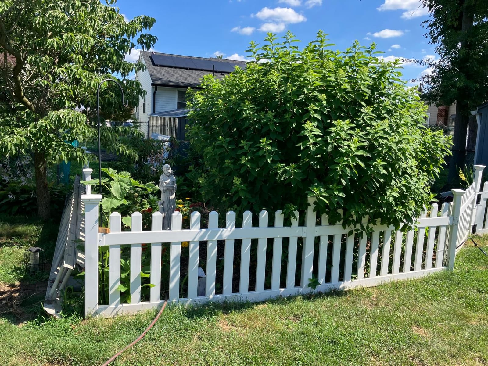 WamBam Newport Picket Fence, White Vinyl DIY No Dig Kit | 3ftH x 6ftW, 1 Panel + 1 Post, ZP19002 customer photo 1
