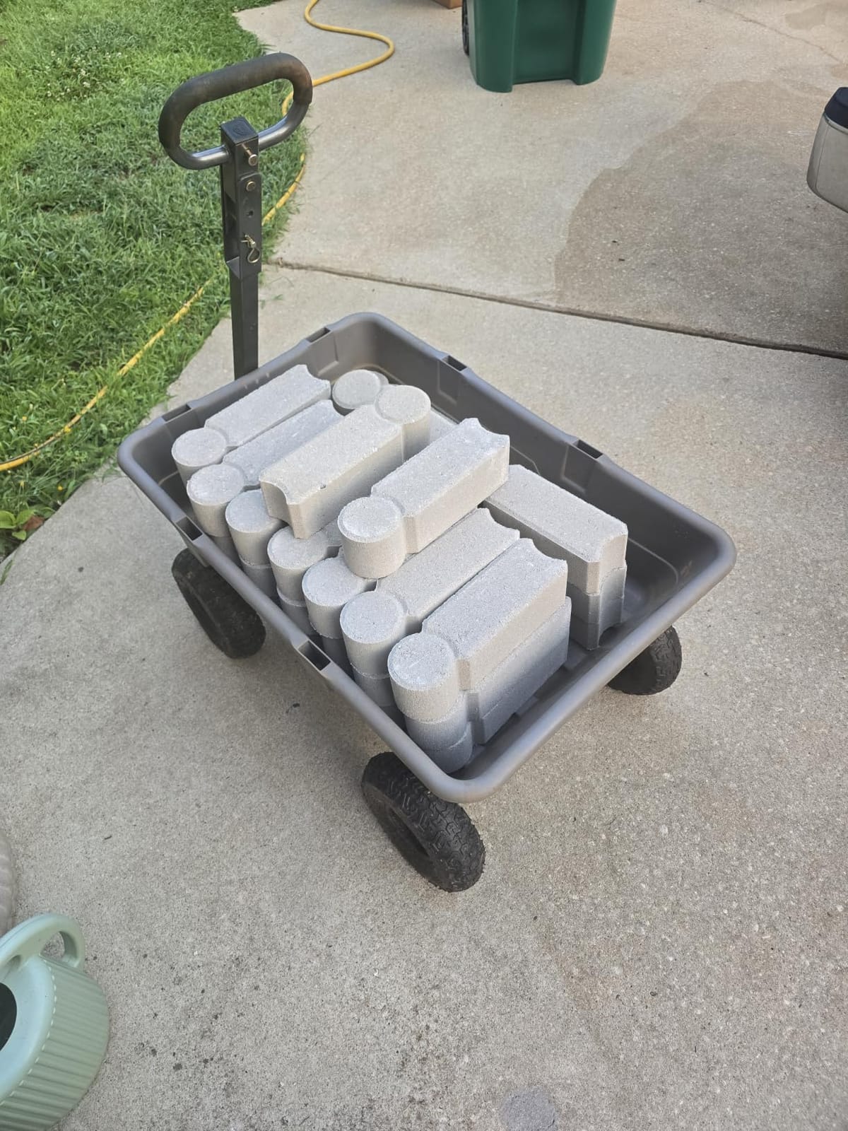 Gorilla Carts Poly Dump Cart, 600 lb. Capacity, 4 Cu ft, Quick Release Dump customer photo 1