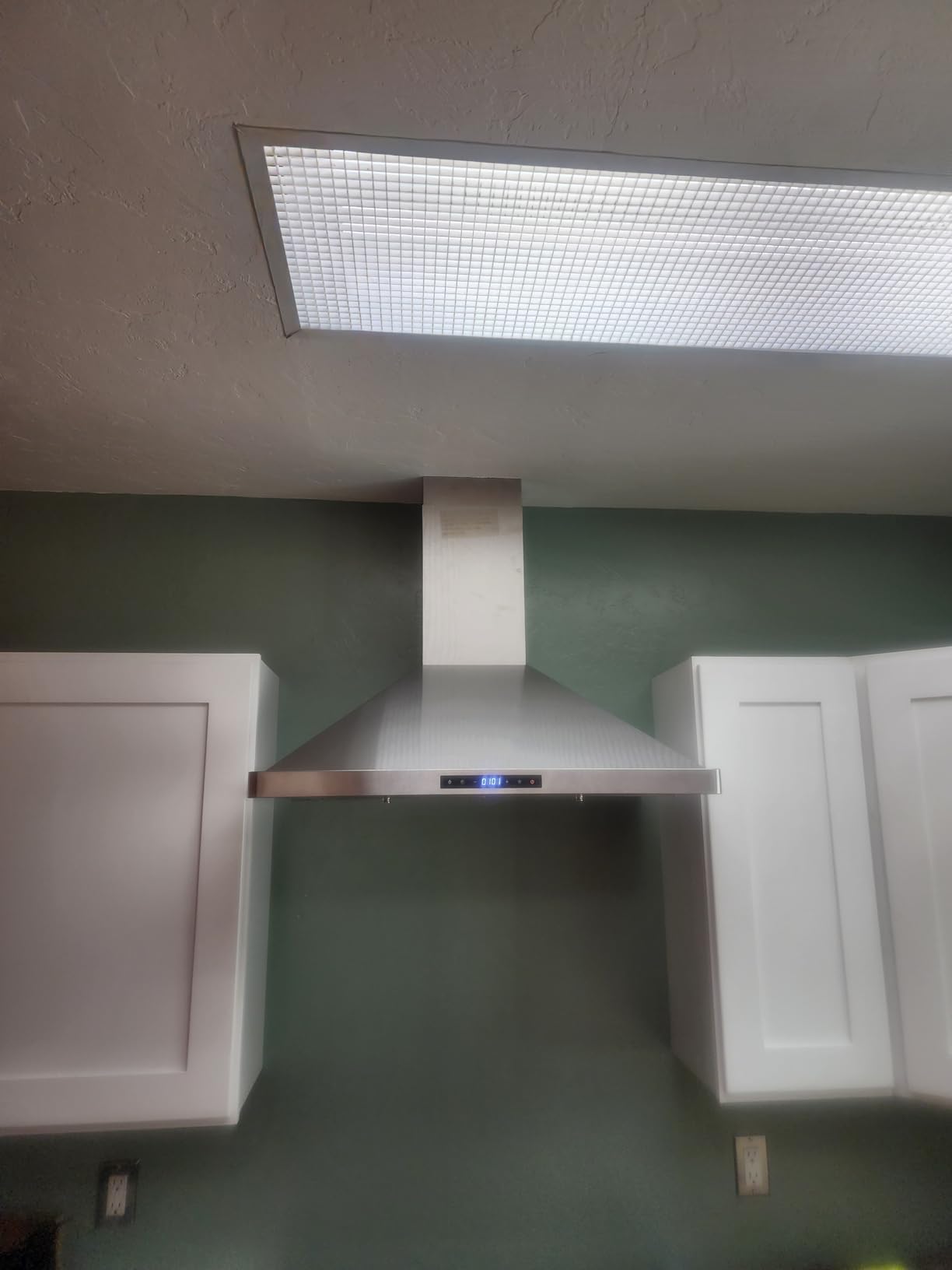 Cosmo COS-63175S 30 in. Vista Coll 380 CFM Ducted Wall Mount Range Hood LED, Stainless Steel | Soft Touch Controls, 3 Fan Speeds, Permanent Dishwasher-Safe Baffle Filters, Backdraft Damper customer photo 1