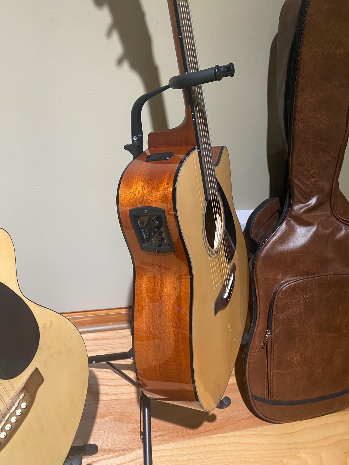 Yamaha FGX800C Solid Top Cutaway Acoustic-Electric Guitar, Dreadnought customer photo 1