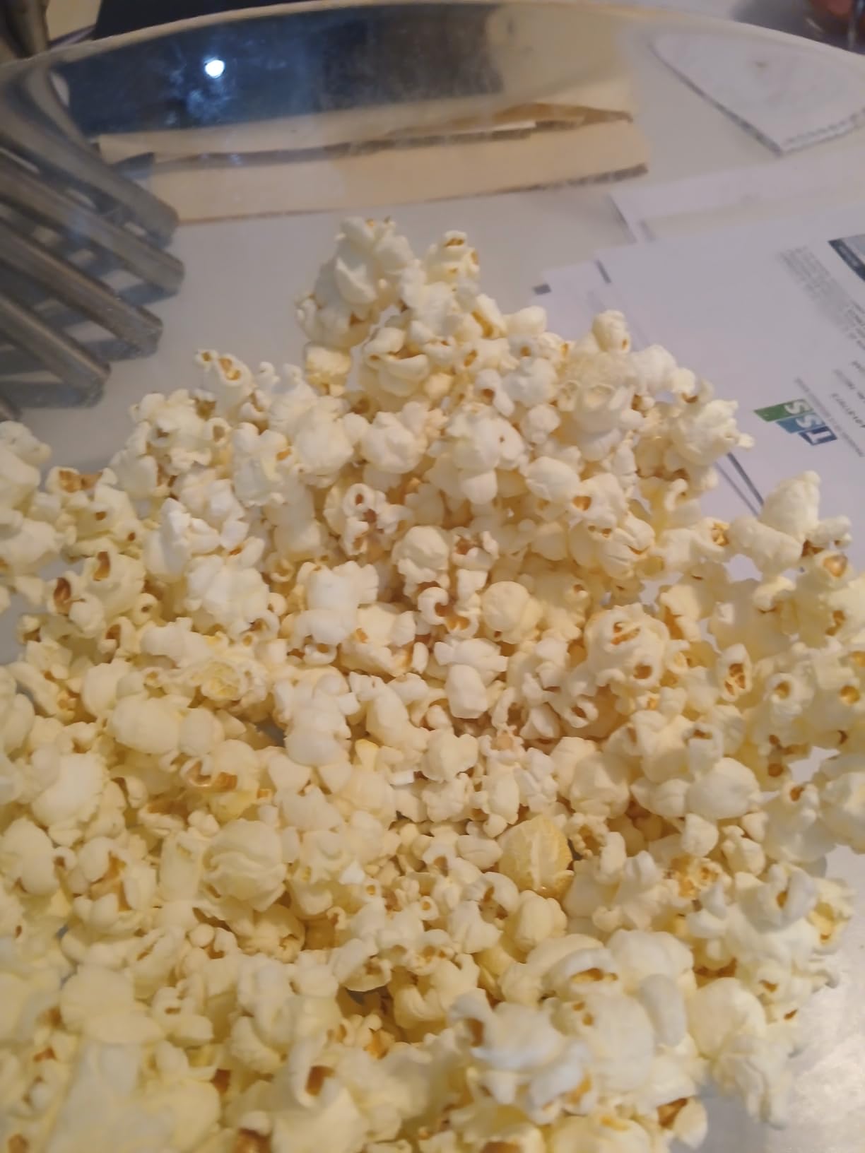 Presto 04863 PopLite Hot Air Popcorn Popper - Built-In Measuring Cup + Melts Butter, Easy to Clean, Built-In Cord Wrap, 18 Cups, Red customer photo 1