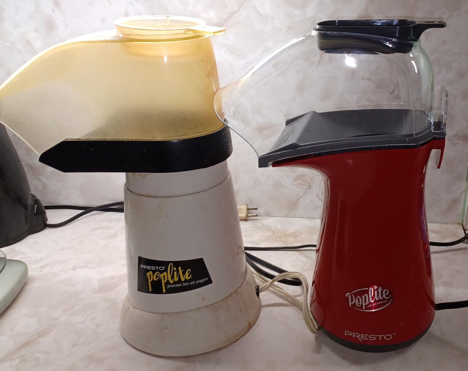 Presto 04863 PopLite Hot Air Popcorn Popper - Built-In Measuring Cup + Melts Butter, Easy to Clean, Built-In Cord Wrap, 18 Cups, Red customer photo 2