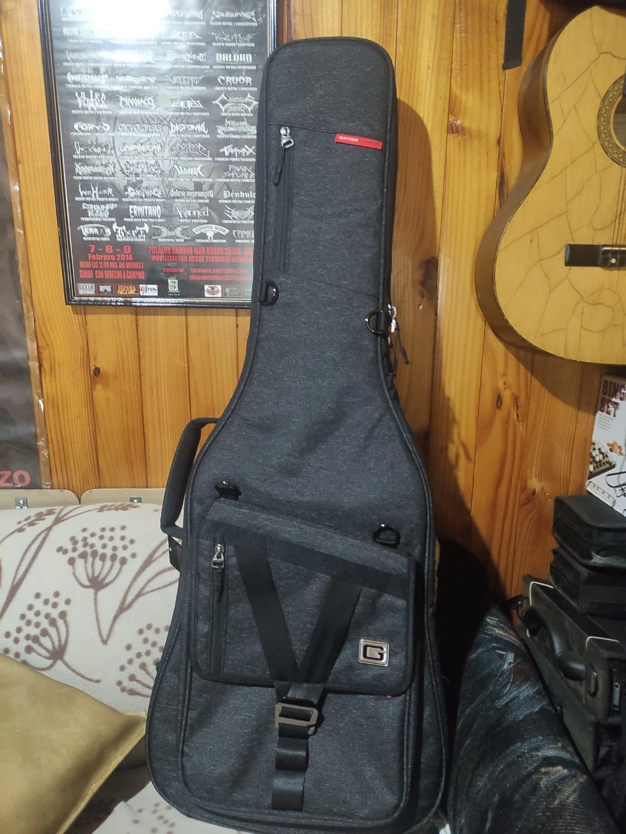 Gator Cases Transit Series Lightweight Electric Guitar Gig Bag with Back Pack Straps and Rubberized Base, Charcoal Black Exterior (GT-ELECTRIC-BLK) customer photo 1