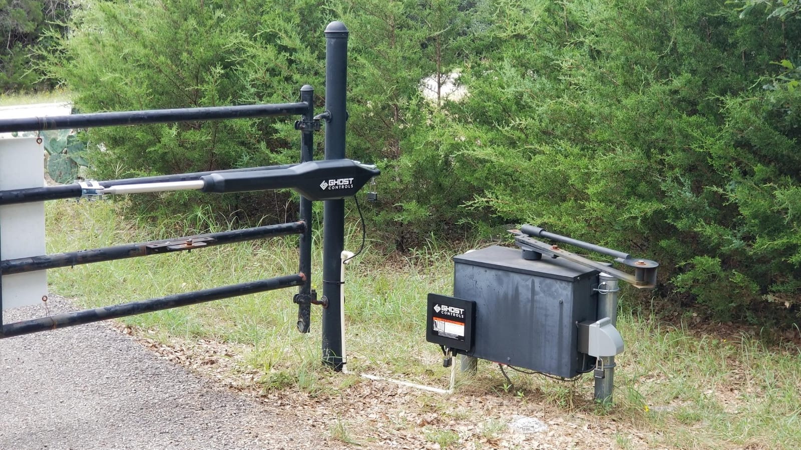 Ghost Controls Heavy-Duty Automatic Gate Opener Kit for Swing Gates with Long-Range Gate Opener Remote - Model TSS1 customer photo 2