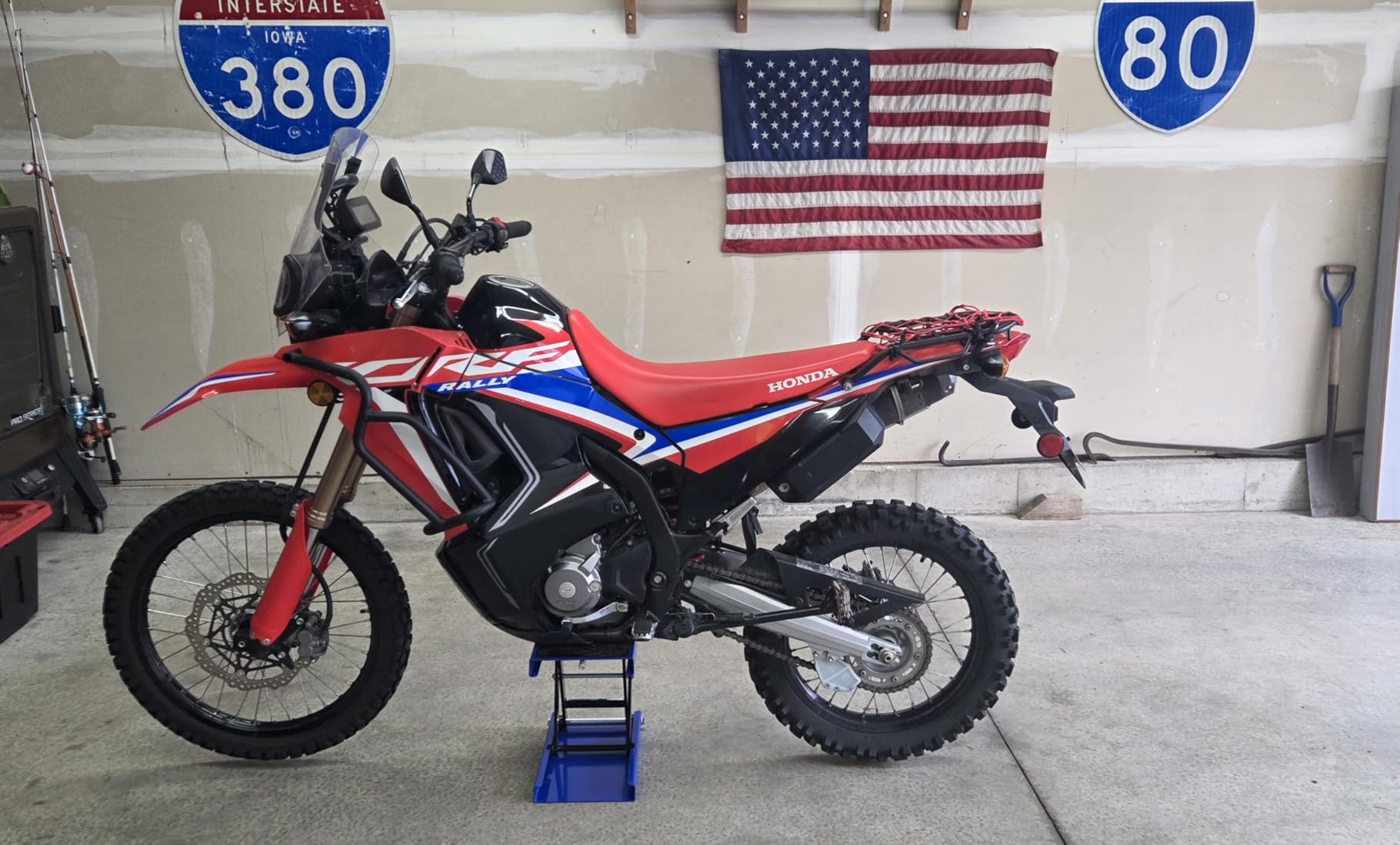 OMT 1100lb Motorcycle Scissor Lift Jack Wide Deck Motorbike Hoist Stand | Center Stand For ATV Dirt Bike Cruiser; T Handle And 3/8 Inch Socket; 3.7 To 14.6 Inch Lift; 5 Locking Holes; Chain Brush customer photo 1