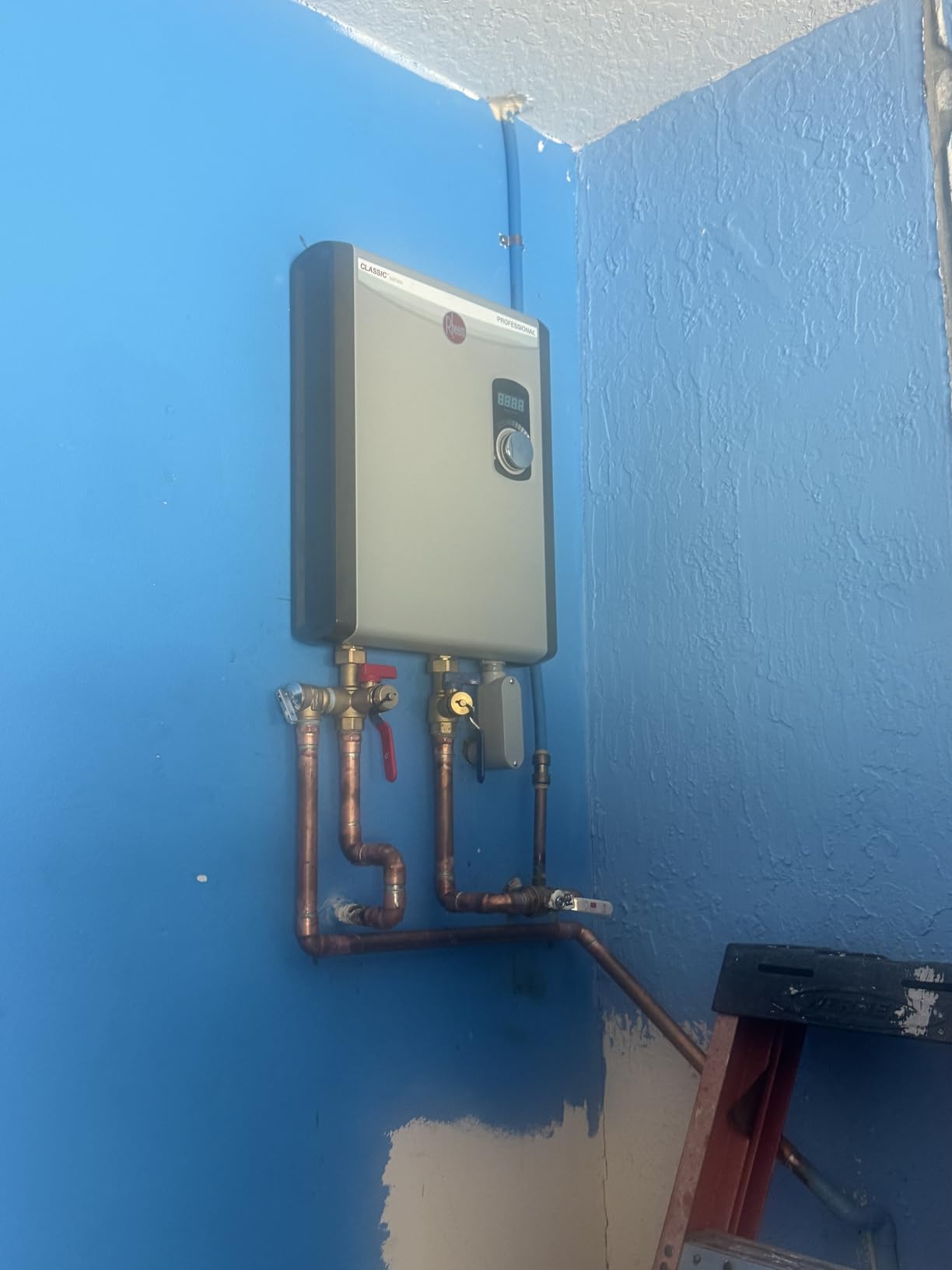 Rheem 18kW 240V Tankless Electric Water Heater, Gray customer photo 1