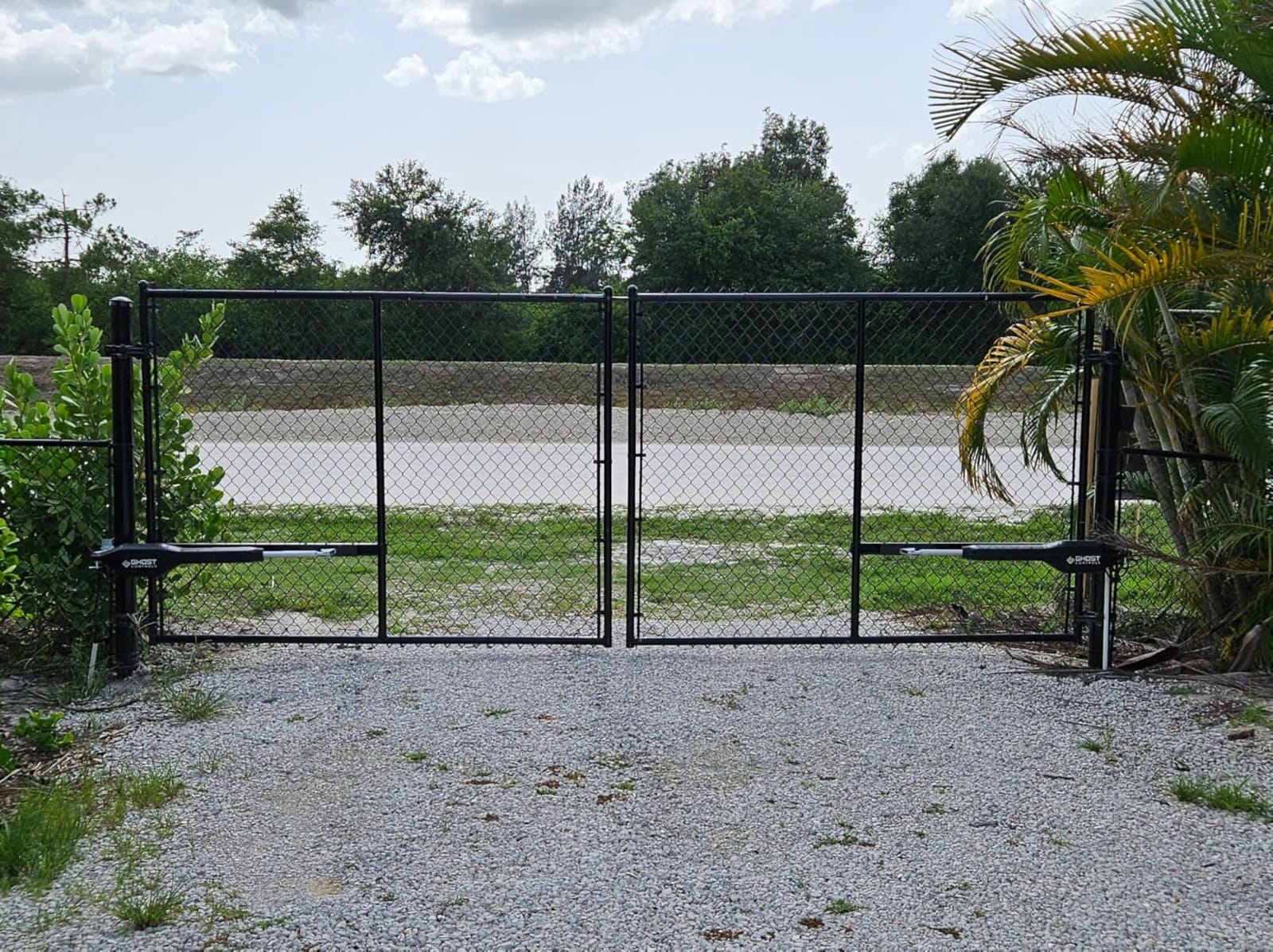 Ghost Controls TDS2XP Heavy-Duty Solar Dual Automatic Gate Opener Kit for Swing Gates Up to 20 Feet customer photo 1