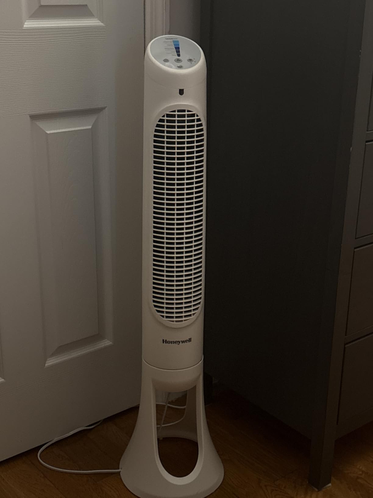 Honeywell QuietSet Whole Room Tower Fan, Oscillating Tower Fan with Remote, Black, HYF290B customer photo 1