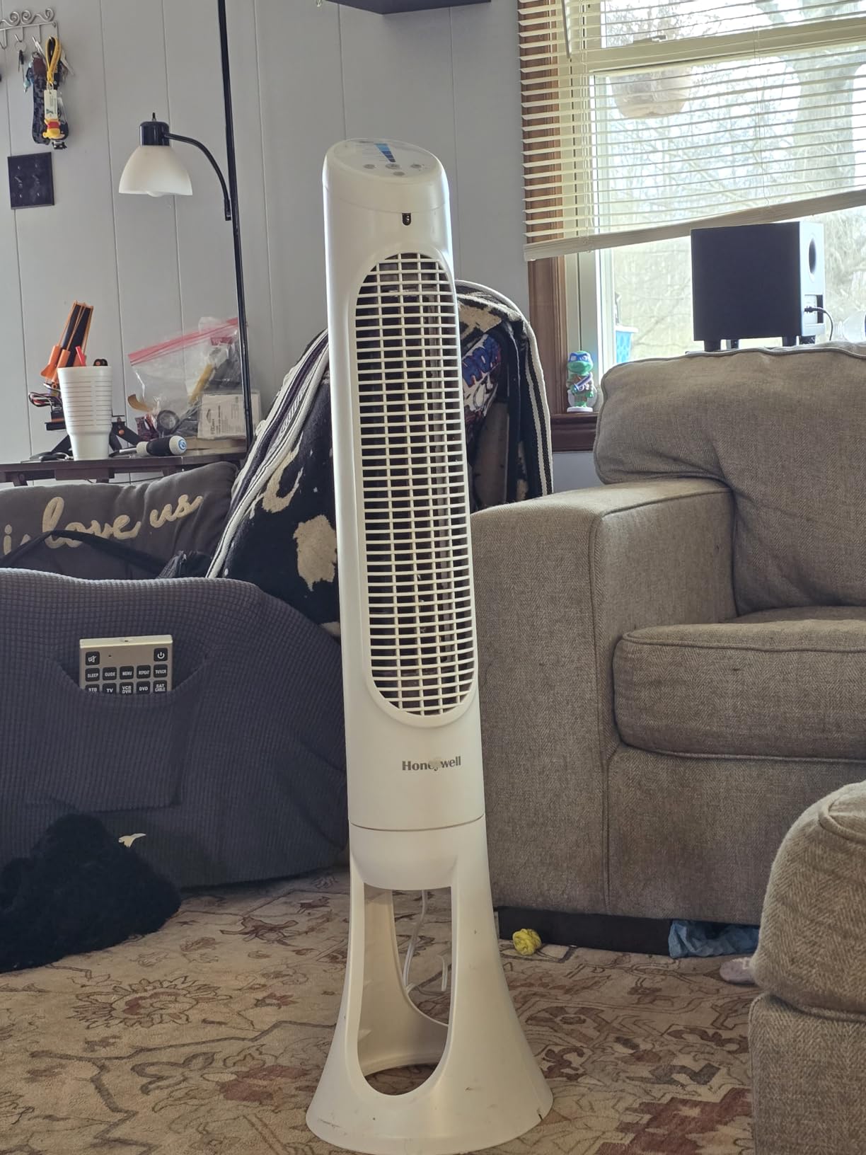 Honeywell QuietSet Whole Room Tower Fan, Oscillating Tower Fan with Remote, Black, HYF290B customer photo 2