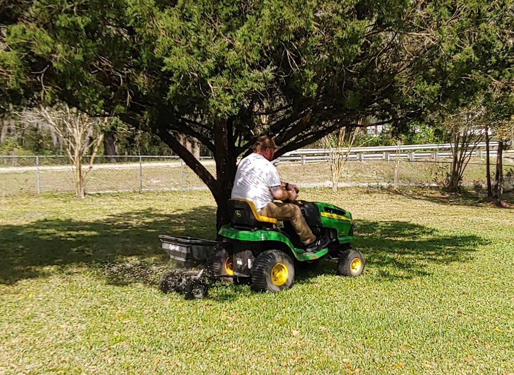 Agri-Fab Tow-Behind Broadcast Spreader - 85-Lb. Capacity, Model Number 45-0530 customer photo 2