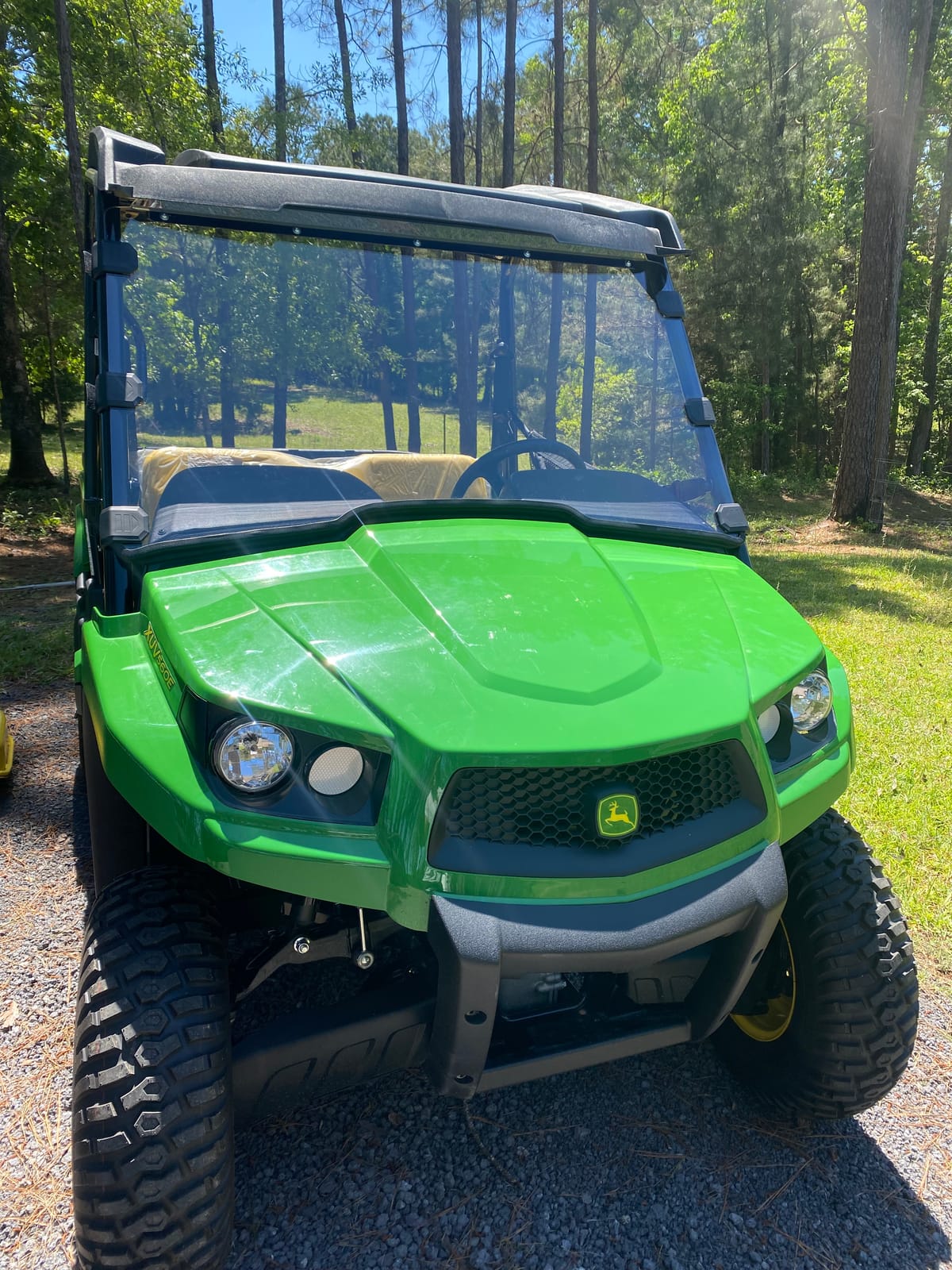 SuperATV Full Front Windshield for John Deere Gator XUV 550 / 560 / 560E / 590E / 590i / 590M | 1/4