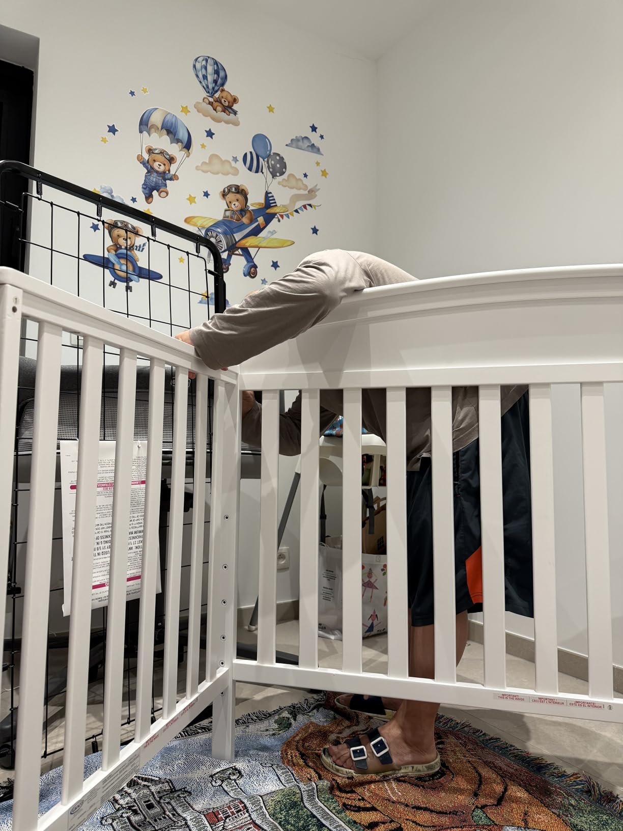 Graco Benton 5-in-1 Convertible Crib, Driftwood | GREENGUARD Gold Certified, Converts from Baby Crib to Toddler Bed, Daybed and Full-Size Bed, Fits Standard Baby Crib Mattress customer photo 1