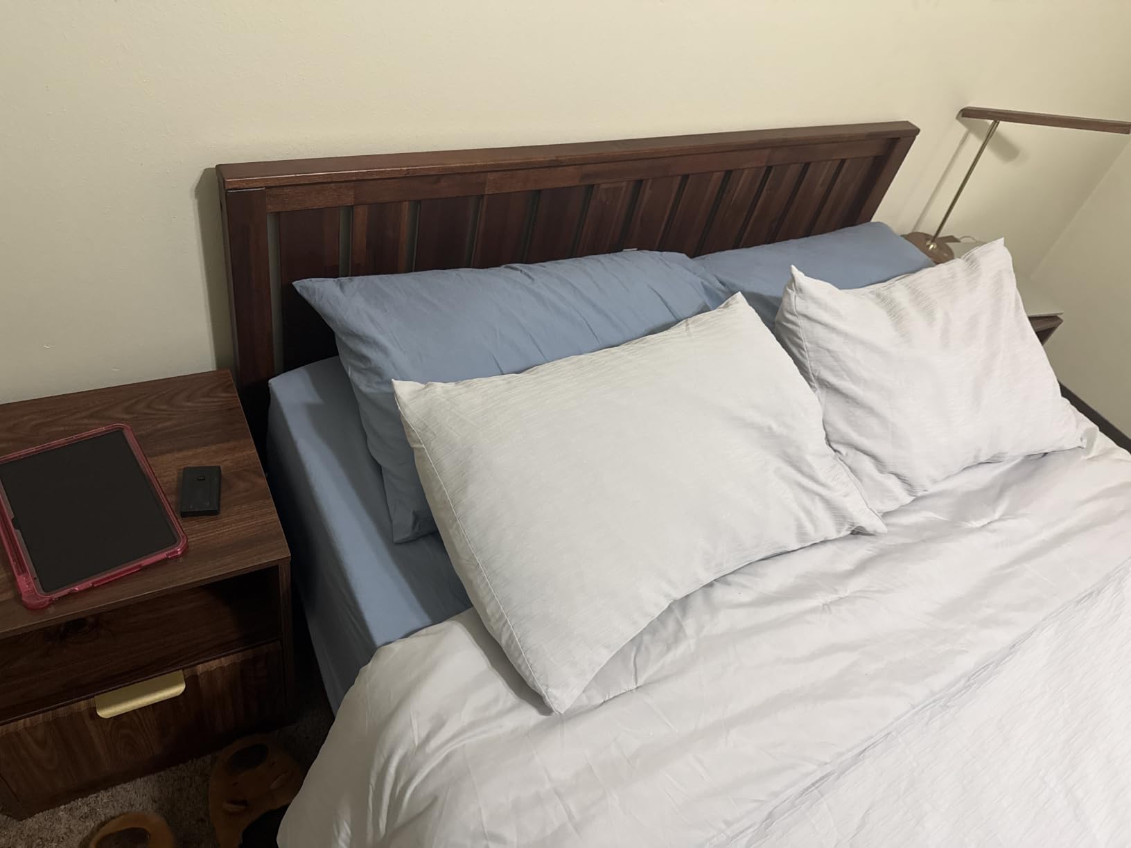 ZINUS Vivek Deluxe Wood Platform Bed Frame with Headboard, Wood Slat Support, No Box Spring Needed, Easy Assembly, Queen customer photo 2