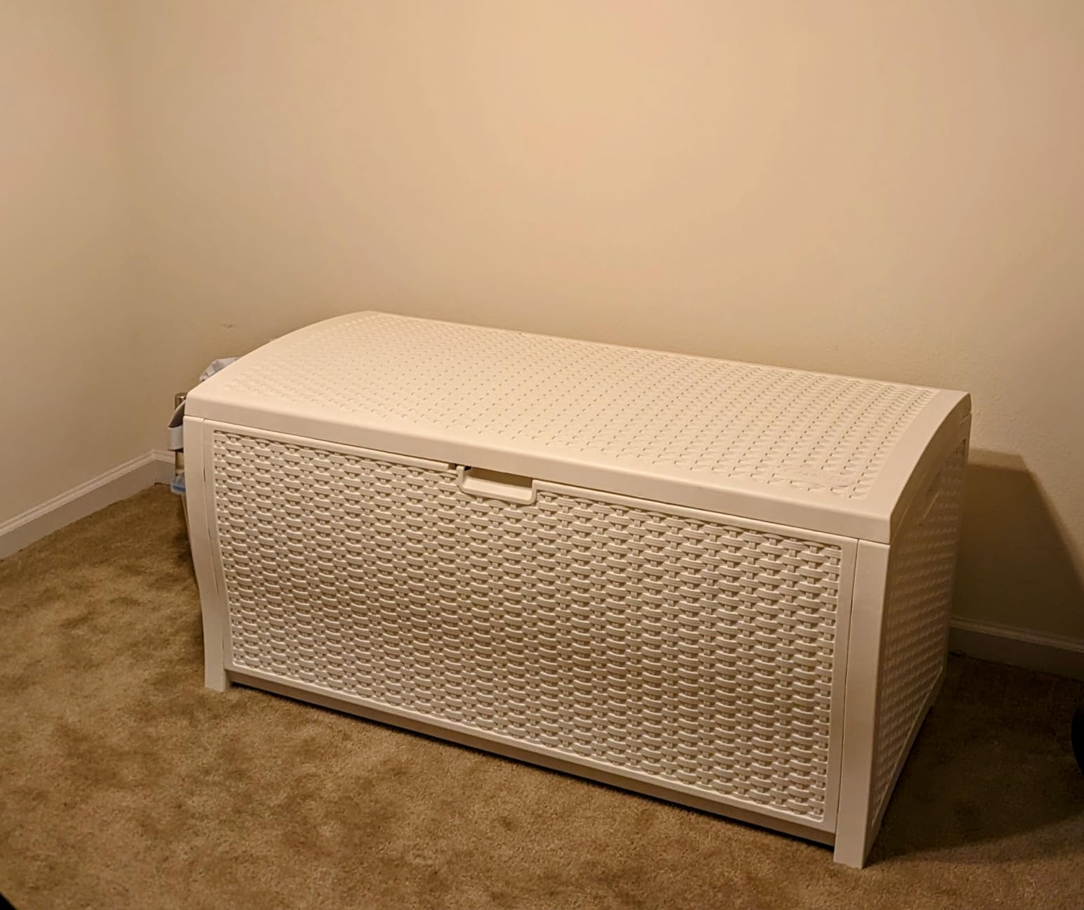 Suncast 99 Gallon Wicker Horizontal Outdoor Deck Box with Hinged Lid, Water-Resistant Storage Solution for Patio, Deck, Yard, and Garage, White, Made in the USA customer photo 1