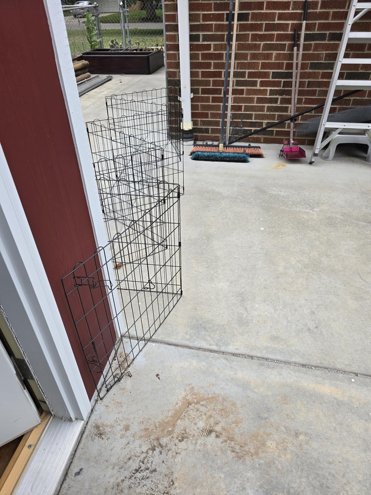 Amazon Basics Foldable Octagonal Metal Exercise Dog Playpen, Indoor/Outdoor, No Door, 8 Connected Panels, Large, 42 Inches Height, Black customer photo 1