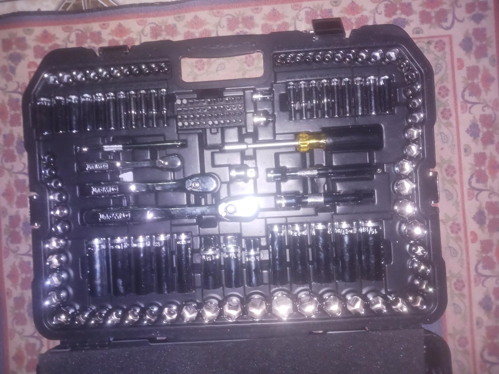 DEWALT Mechanic Tool Set, 247-Piece, 1/4 in., 3/8 in. and 1/2 in. Drive, SAE, Ratchets, Sockets, Hex Keys, Combination Wrenches, Polish Chrome Finish (DWMT81535) customer photo 1