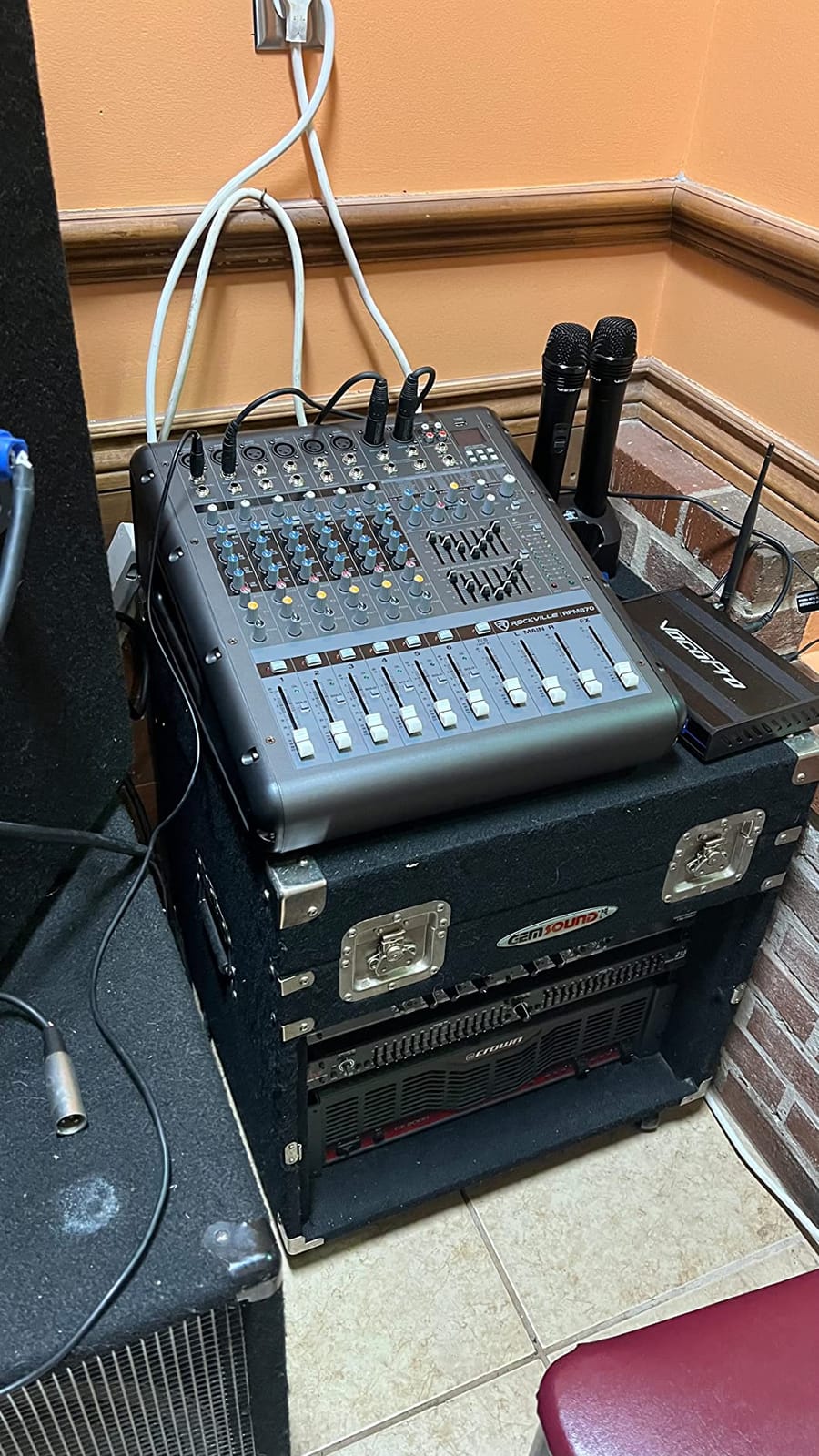 Rockville RPM870 8-Channel 6000W Powered Mixer with USB Bluetooth FX | Playback/Recording, Streaming, 6 XDR2 Mic Pres, 48V Phantom Power, Dual 7-Band EQ, 4-Band Channel EQ customer photo 1